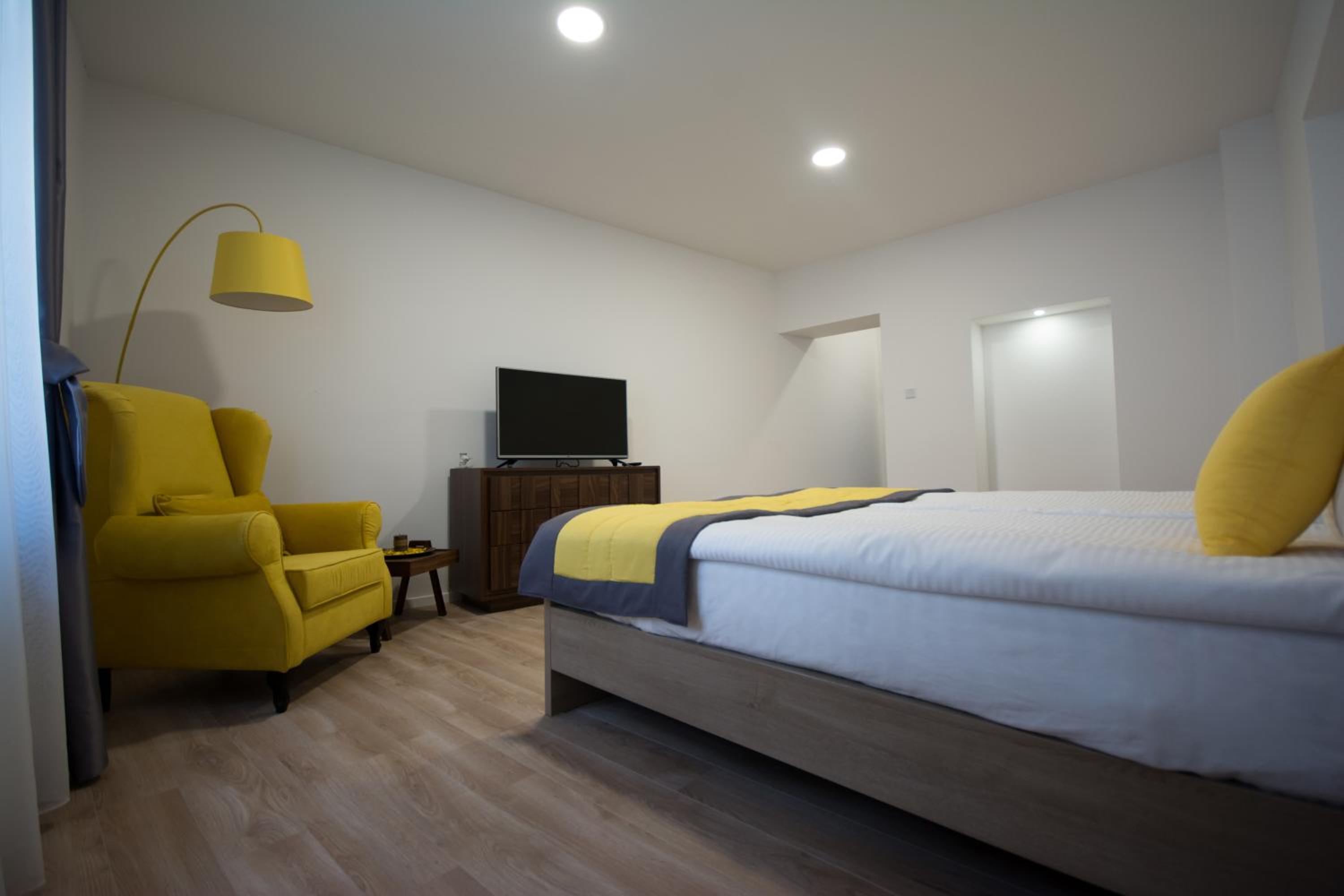 Double or Twin Room - Photo 4