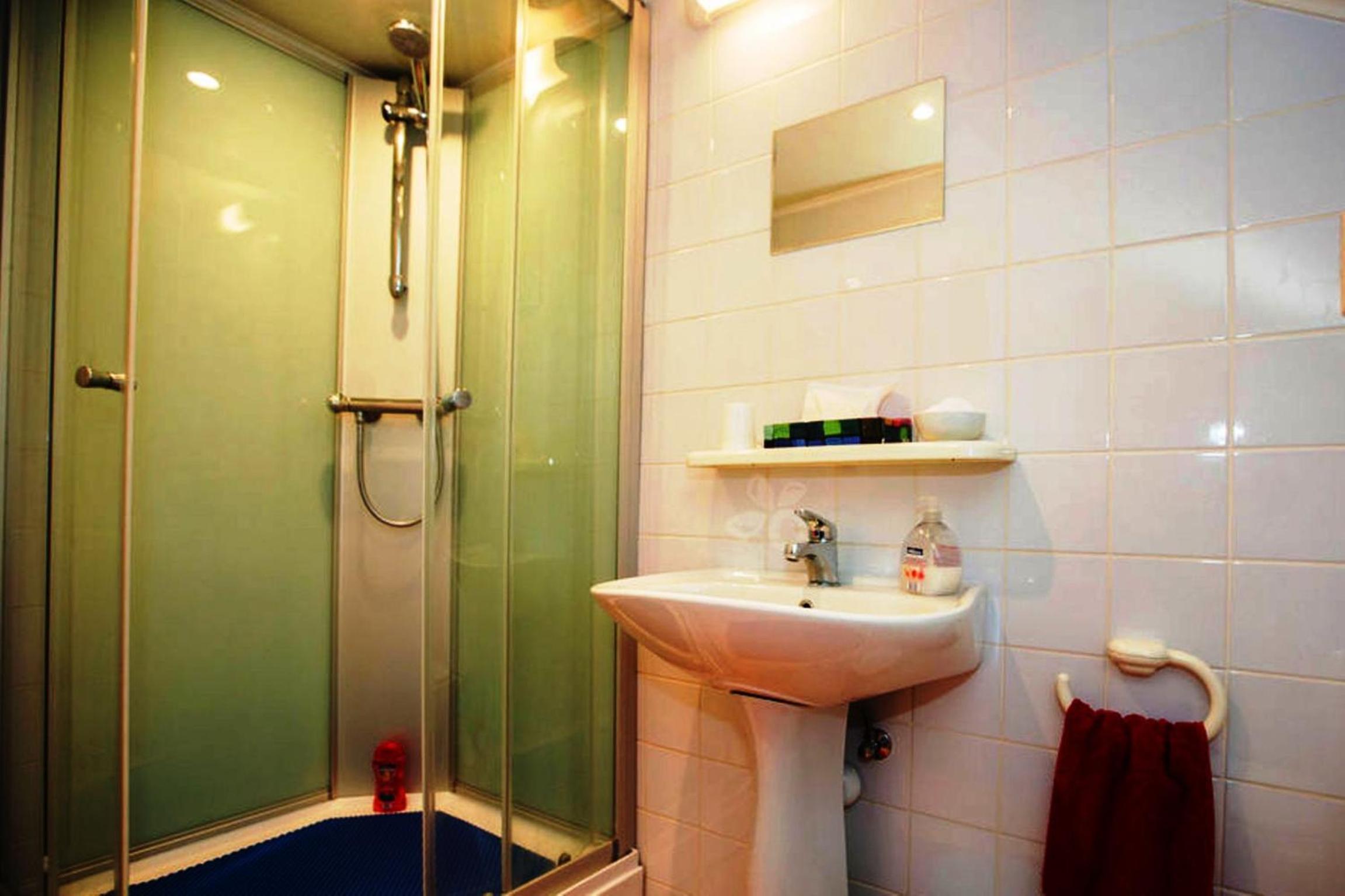 Double Room - Photo 8