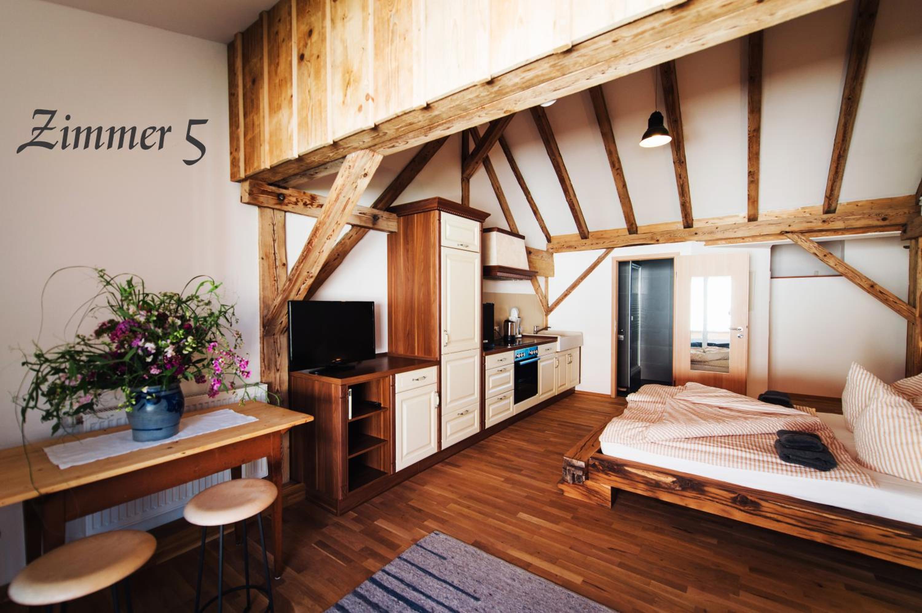 Studio Apartment - Photo 2