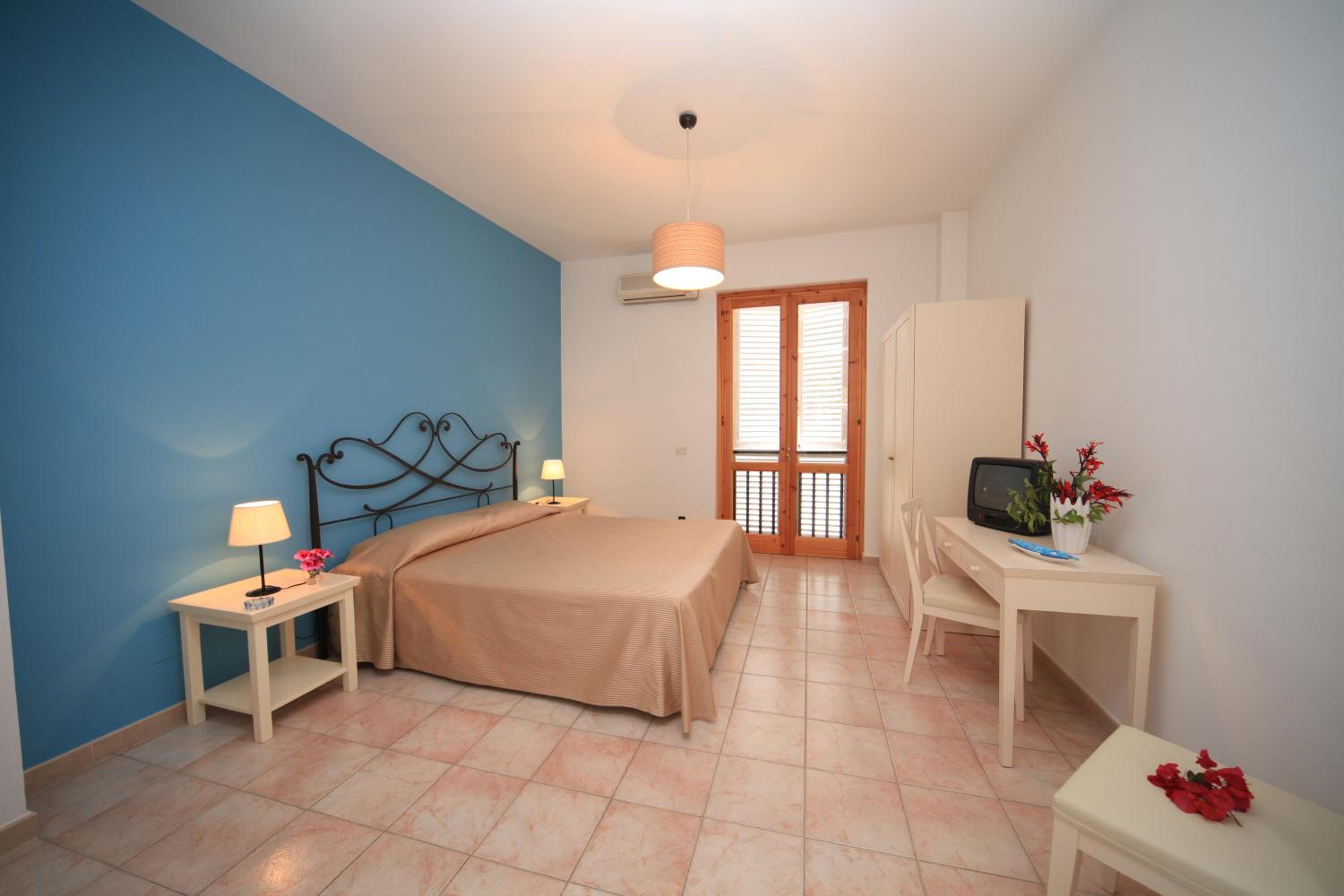 Quadruple Room - Photo 3