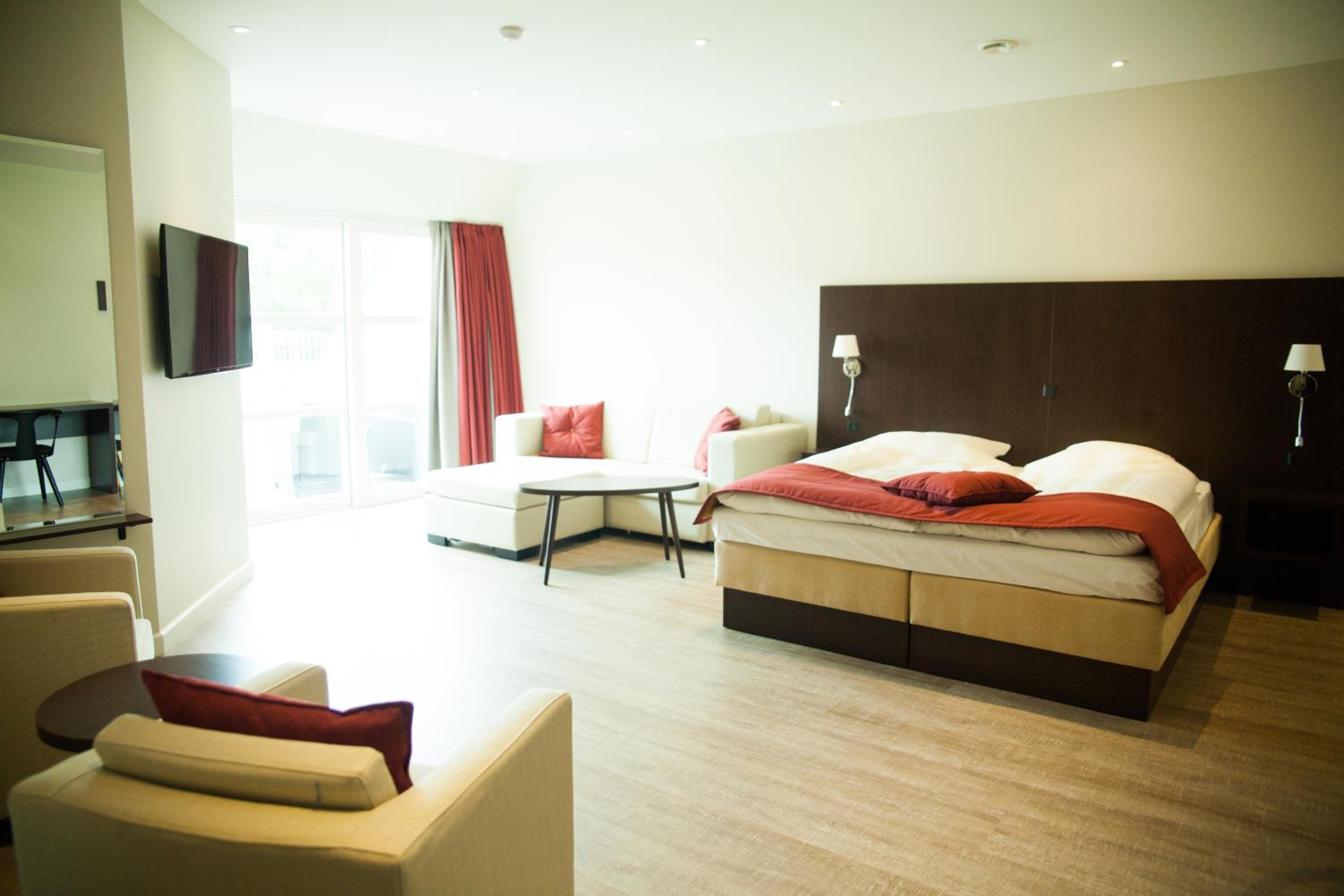 Superior Suite with Spa Bath - Photo 1