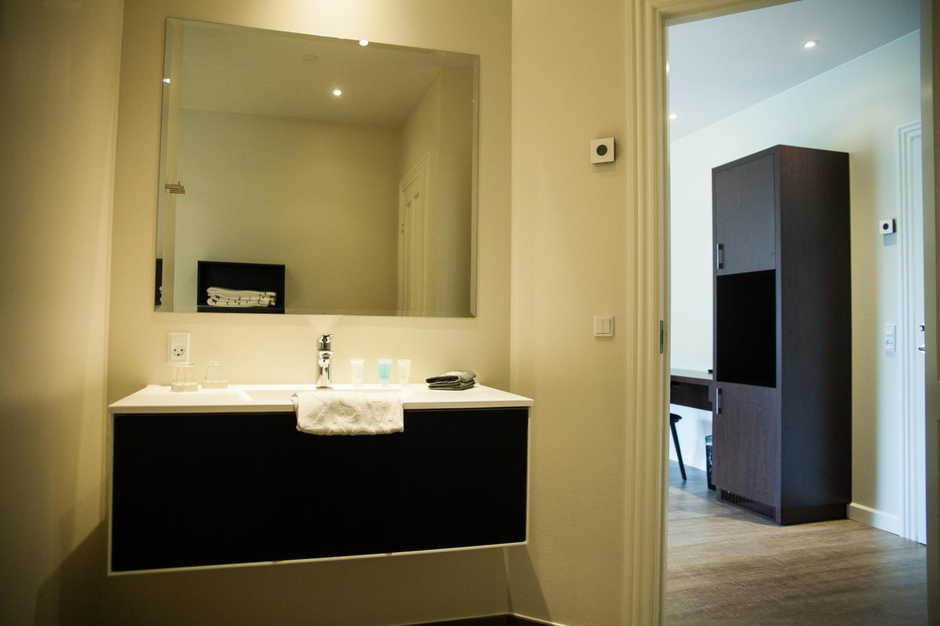 Superior Suite with Spa Bath - Photo 2