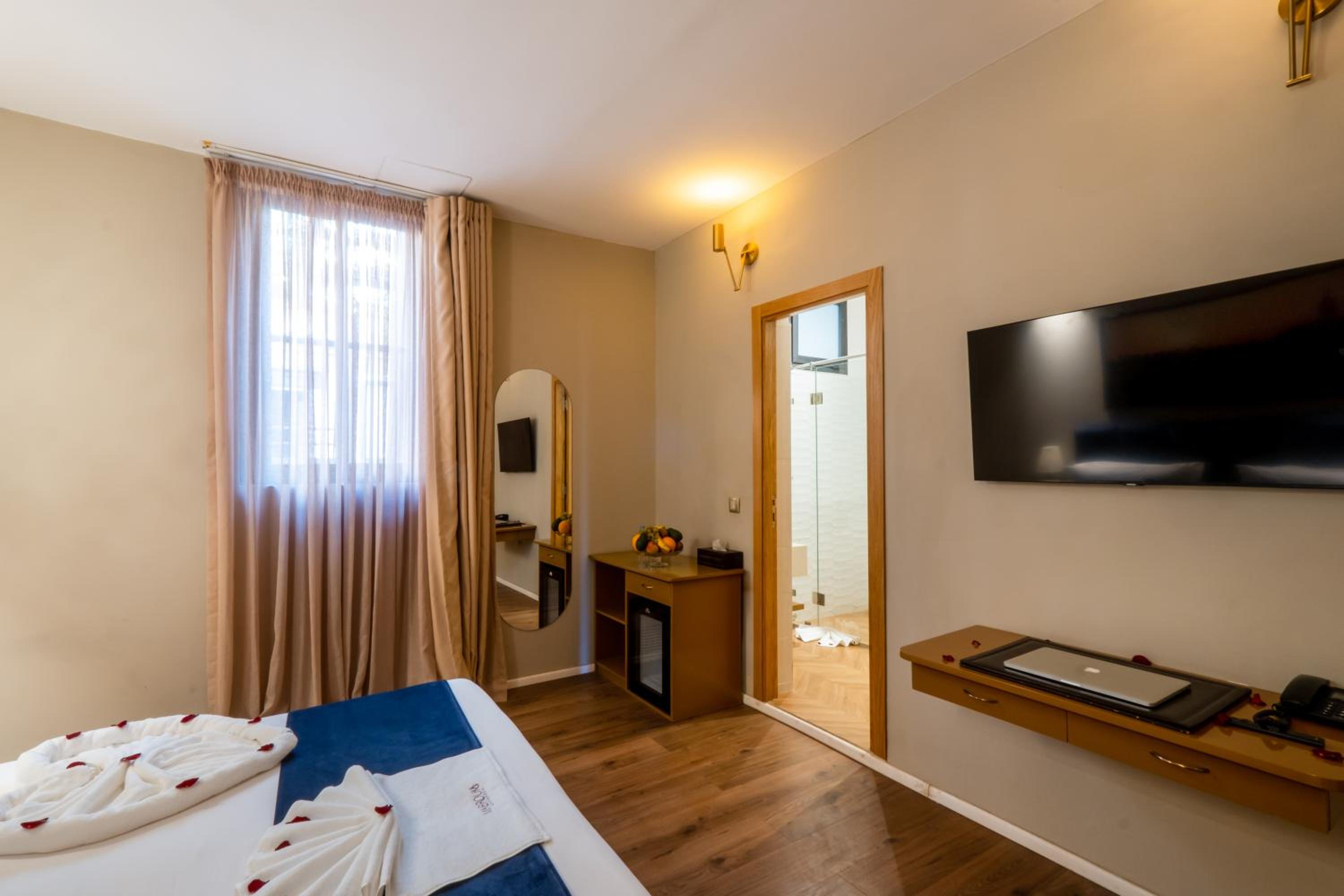 Deluxe Double or Twin Room - Photo 2