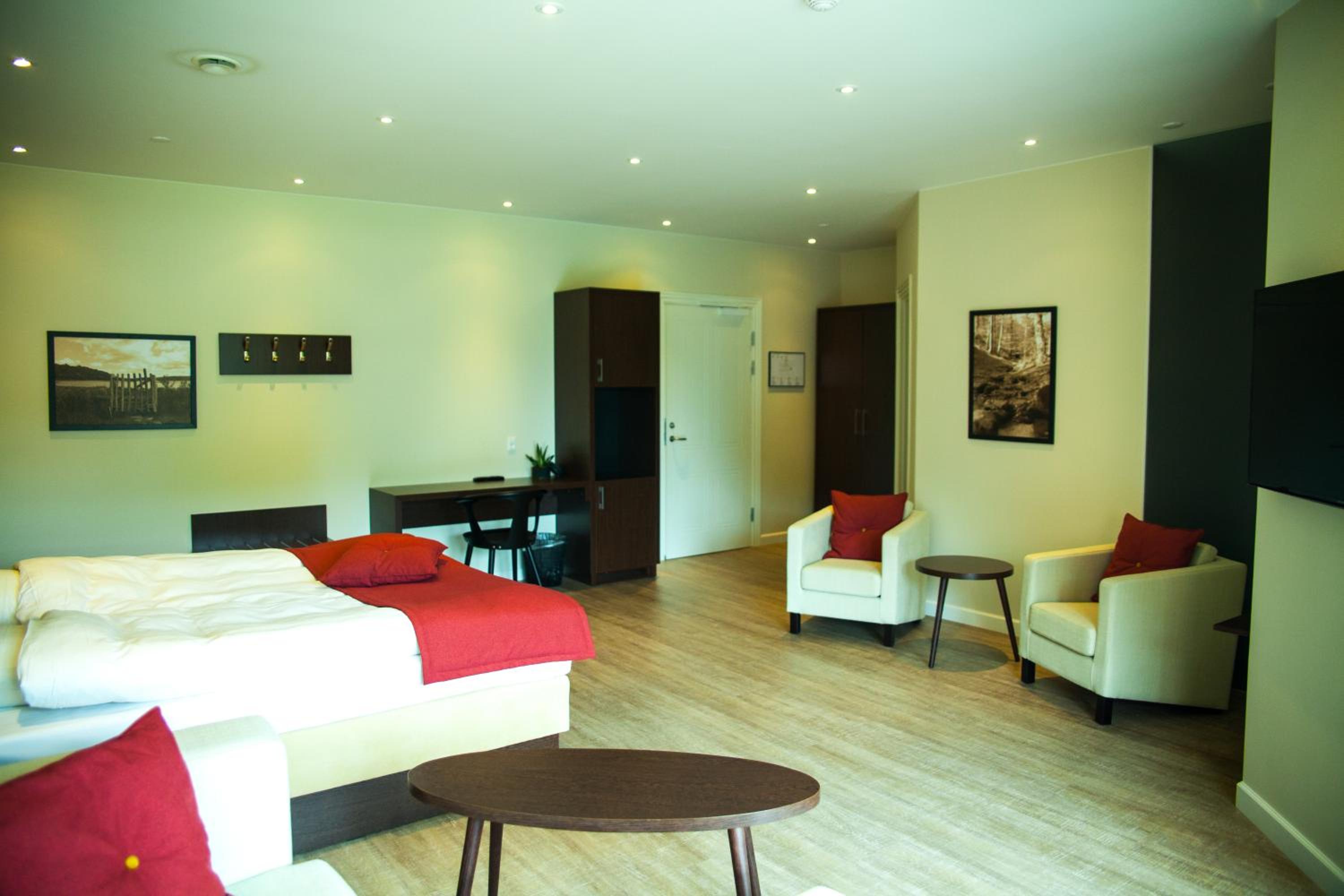 Superior Suite with Spa Bath - Photo 11