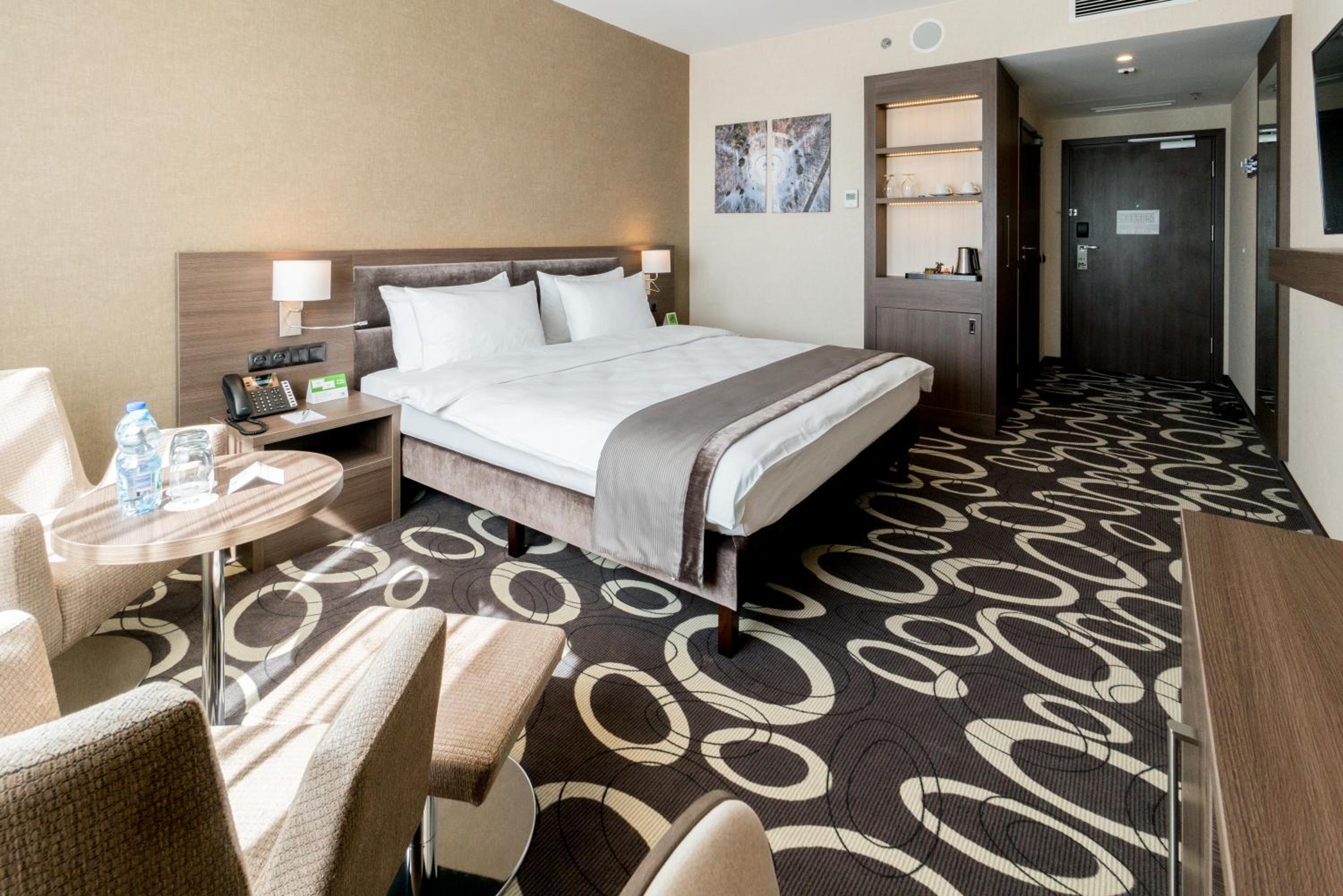 Premium King Room photo 1