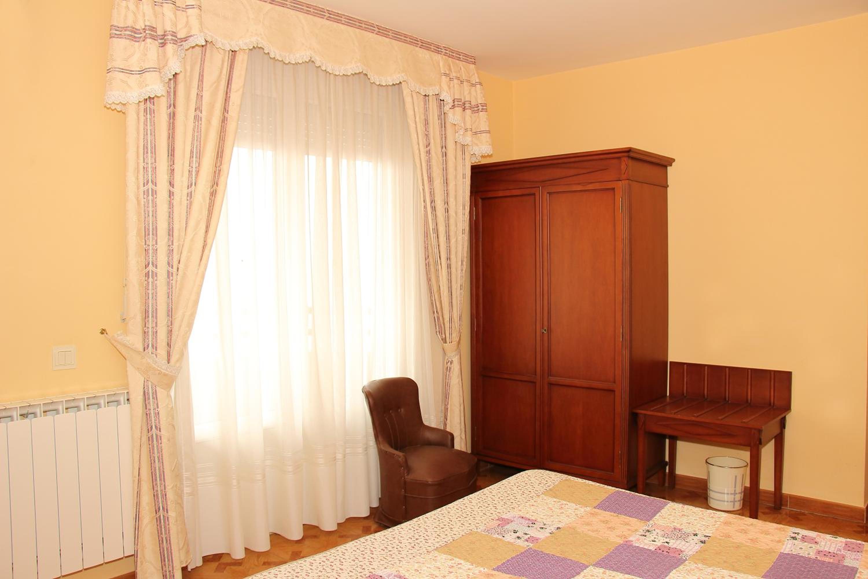 Standard Double Room - Photo 4