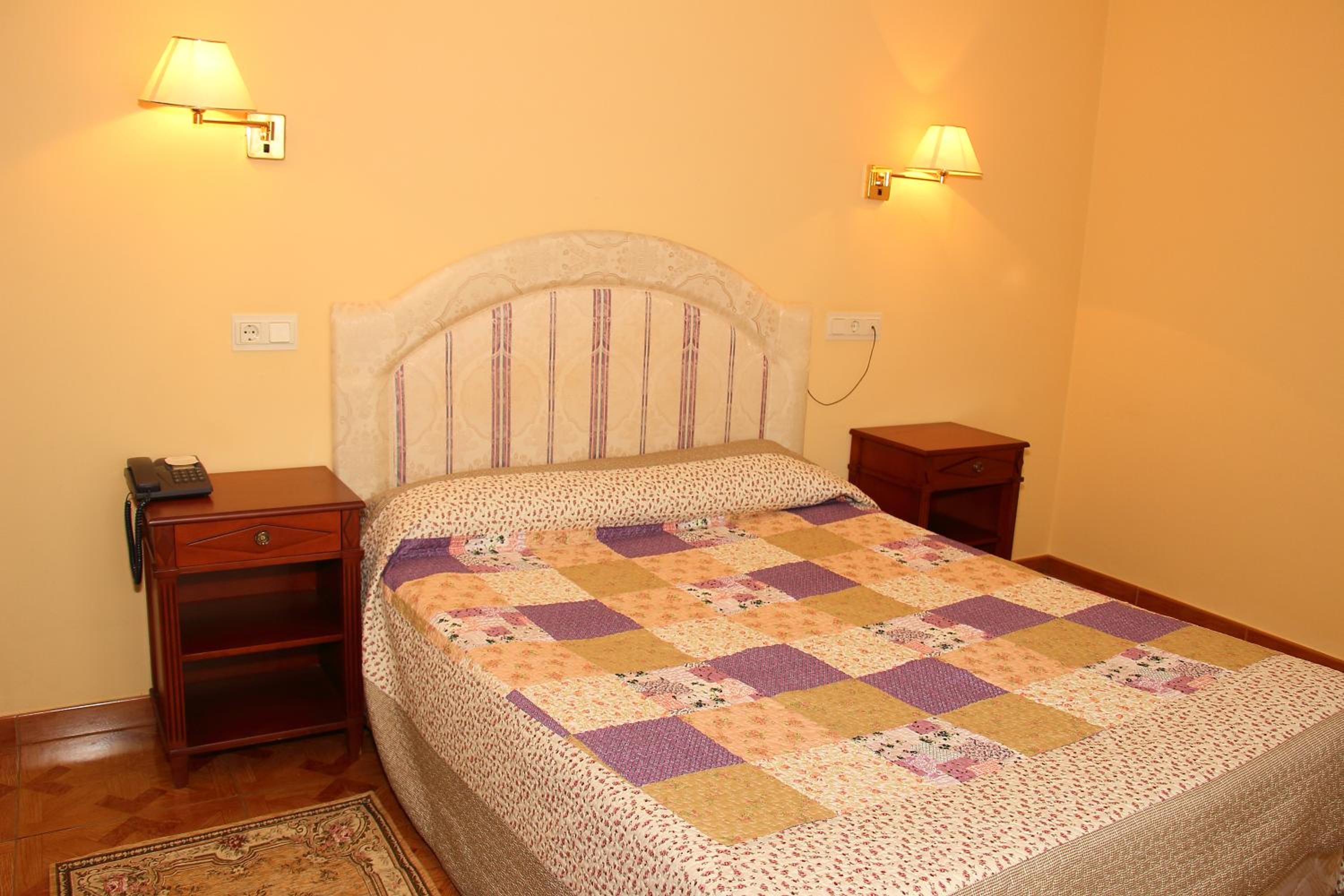 Standard Double Room - Photo 3