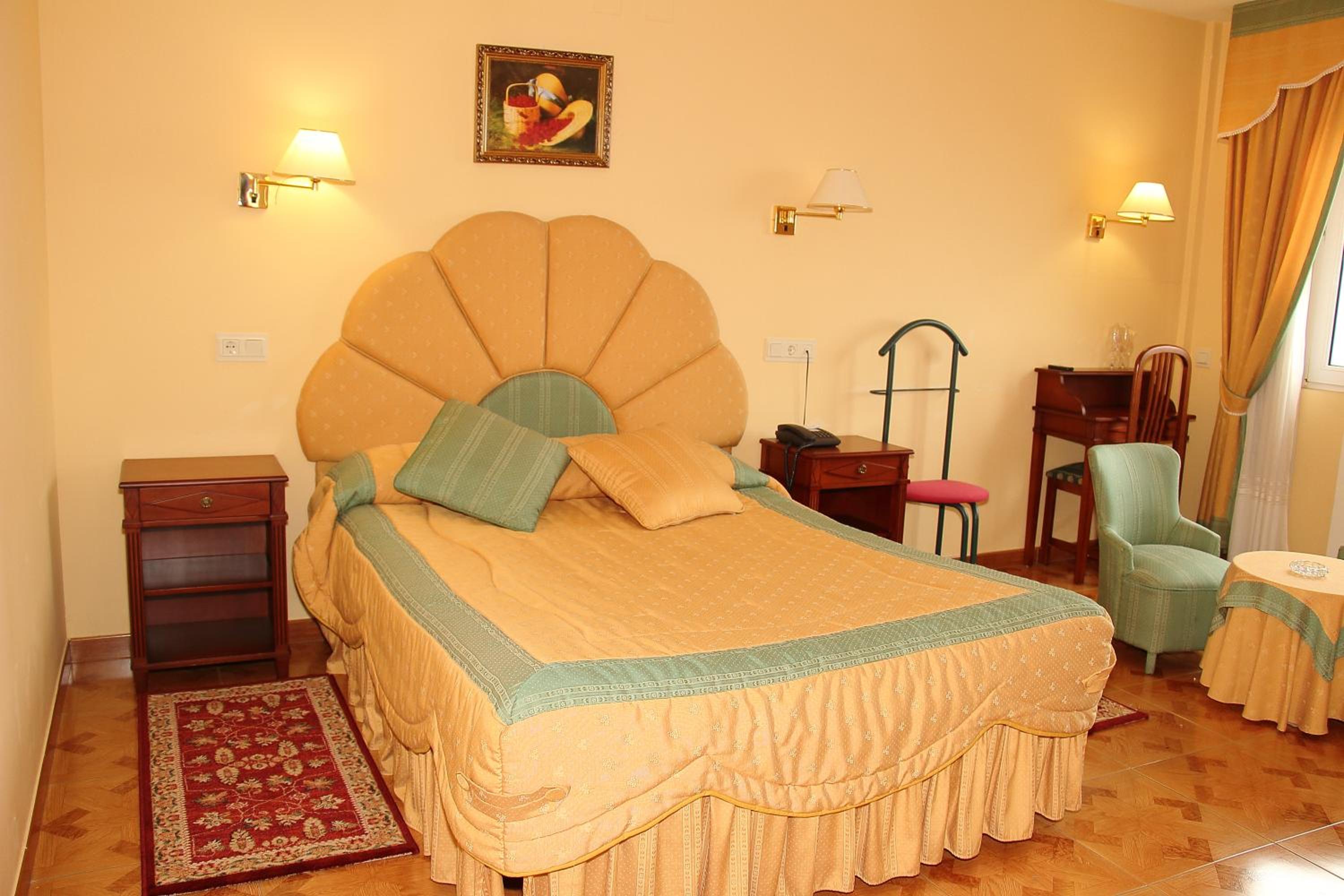 Double Room with Spa Bath - Photo 1