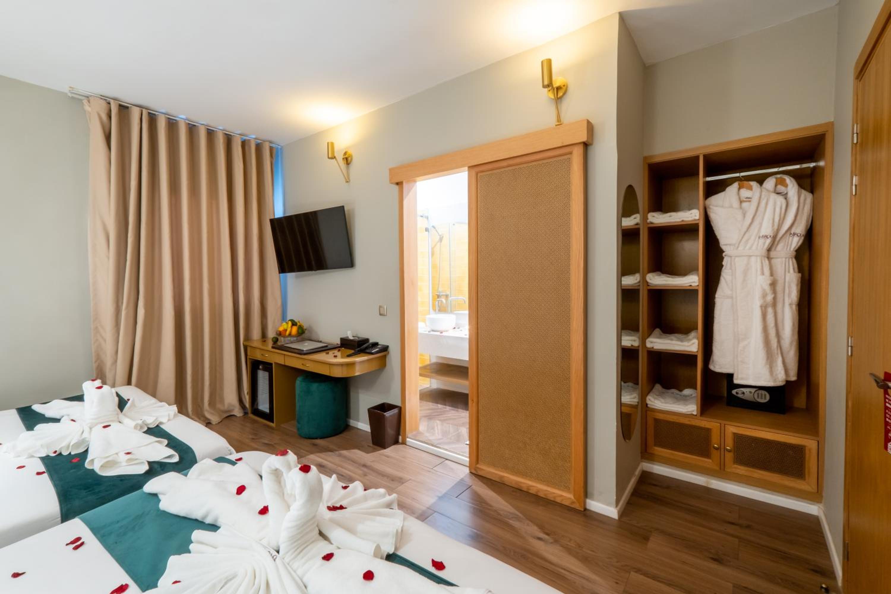 Classic Quadruple Room - Photo 2