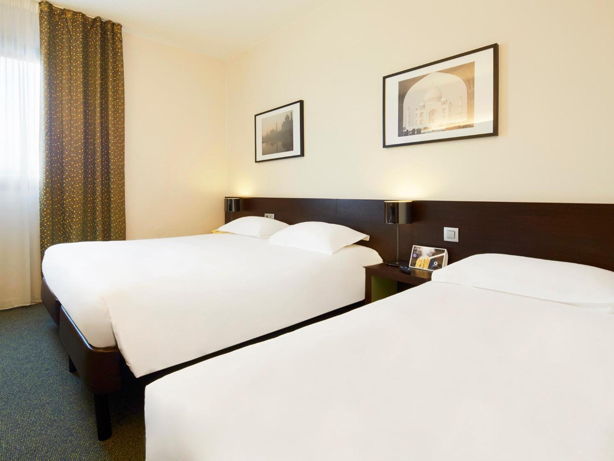 Room with One Double Bed and one Single Bed - Photo 1