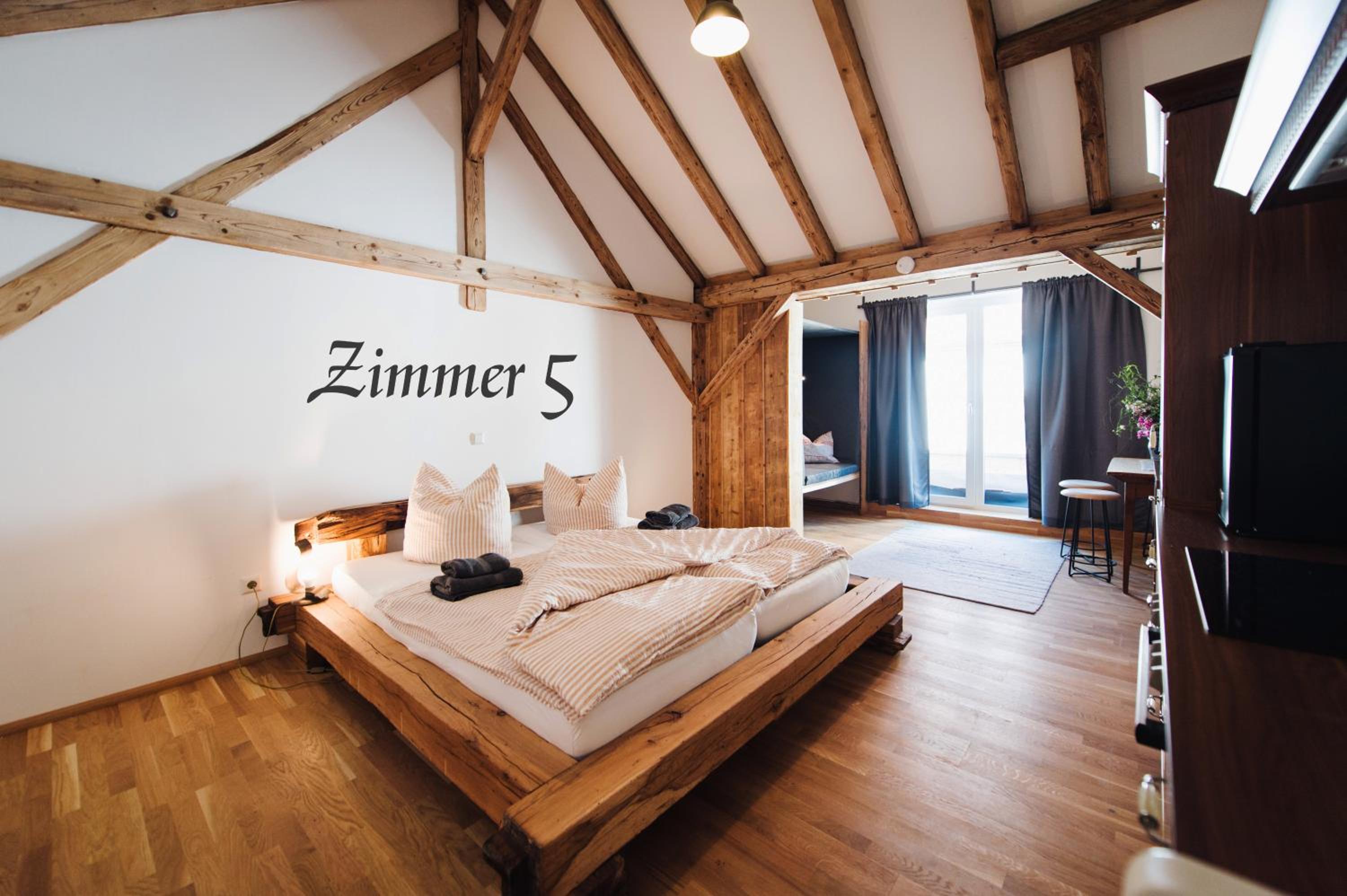 Studio Apartment - Photo 1