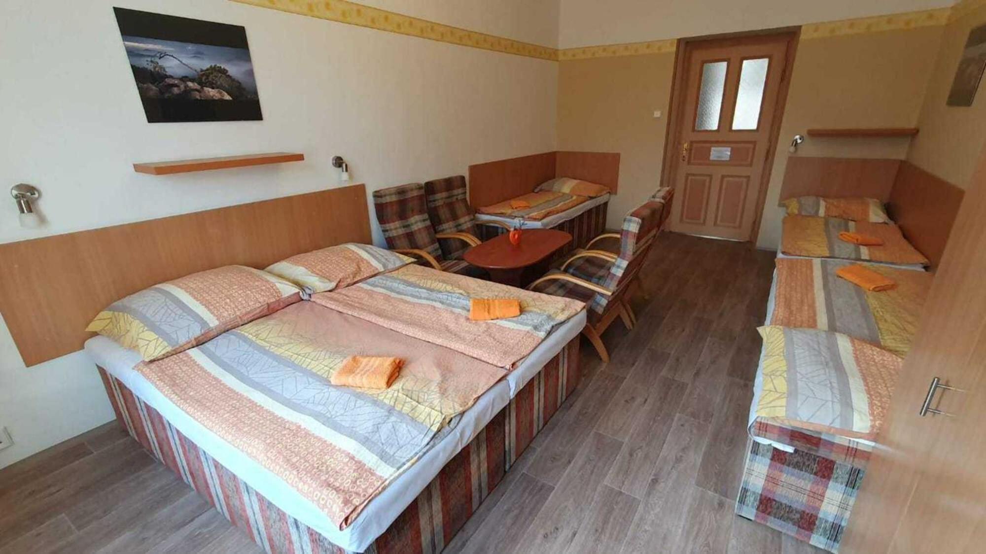 Bed in 6-Bed Dormitory Room photo 2
