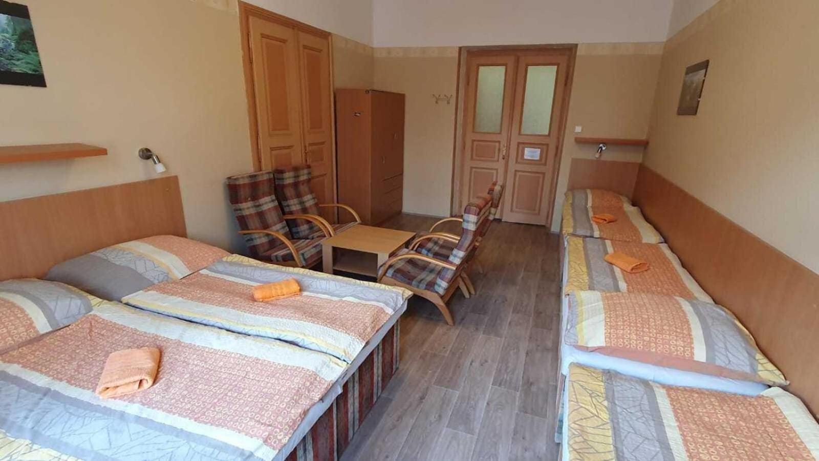 Bed in 6-Bed Dormitory Room photo 1
