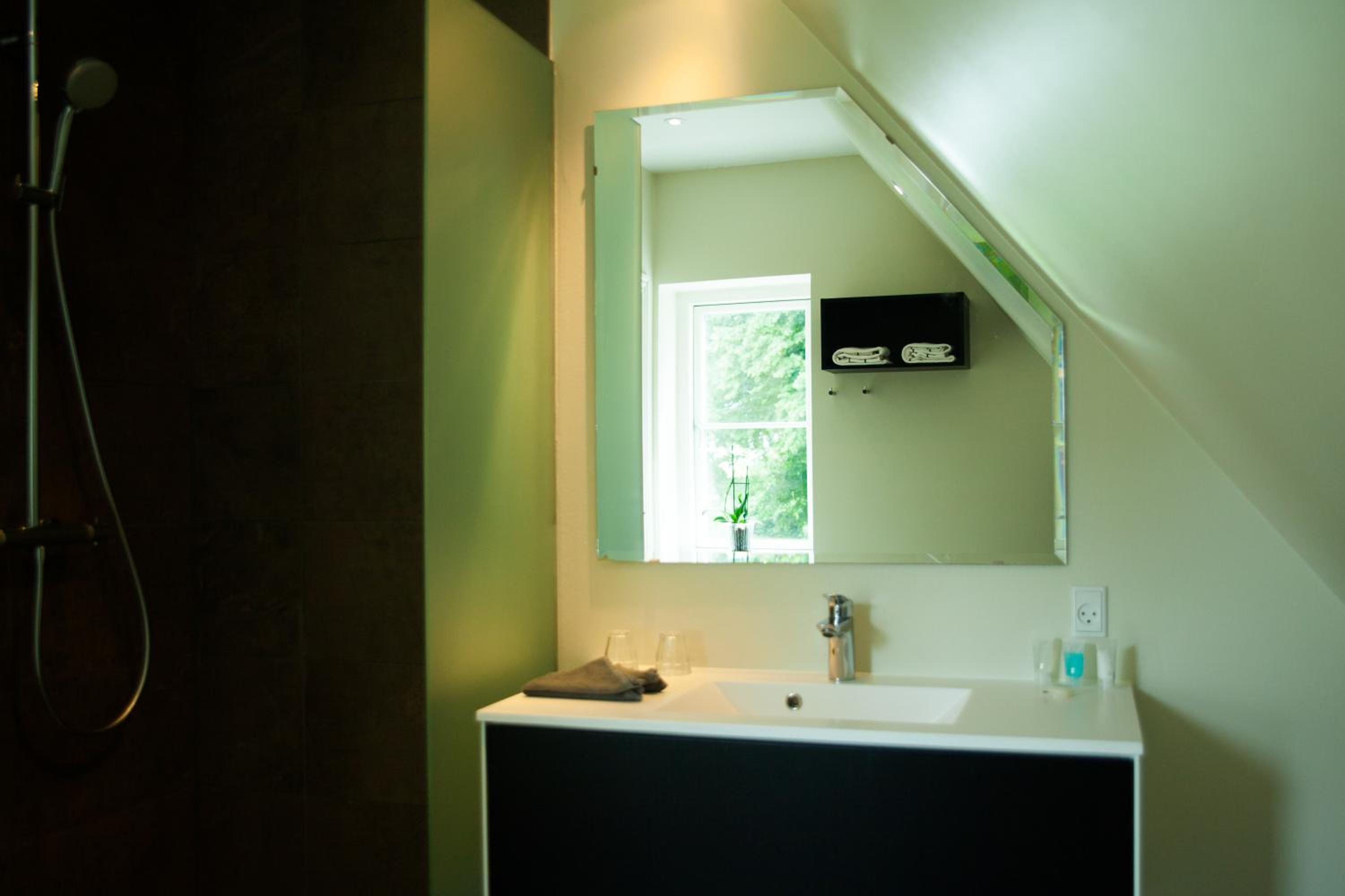 Superior Double or Twin Room with Spa Bath - Photo 6