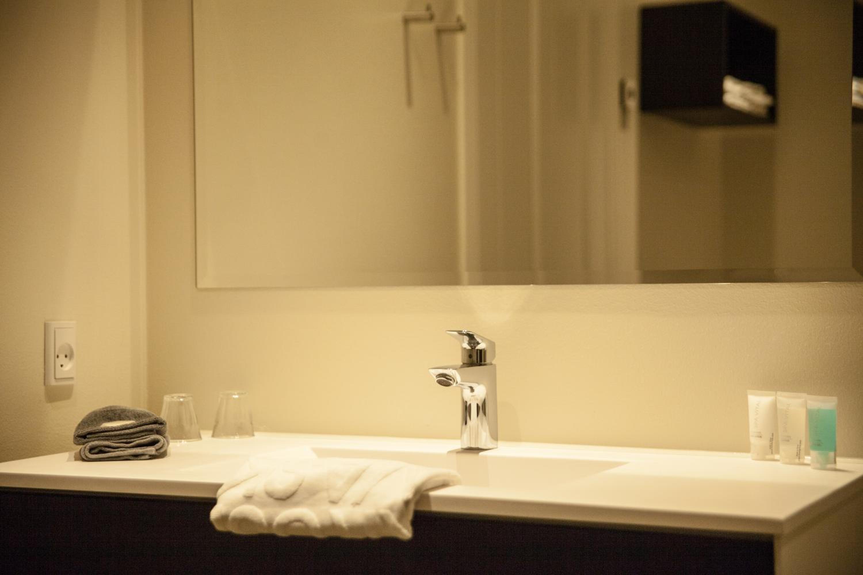Superior Double Room with Bath - Photo 4