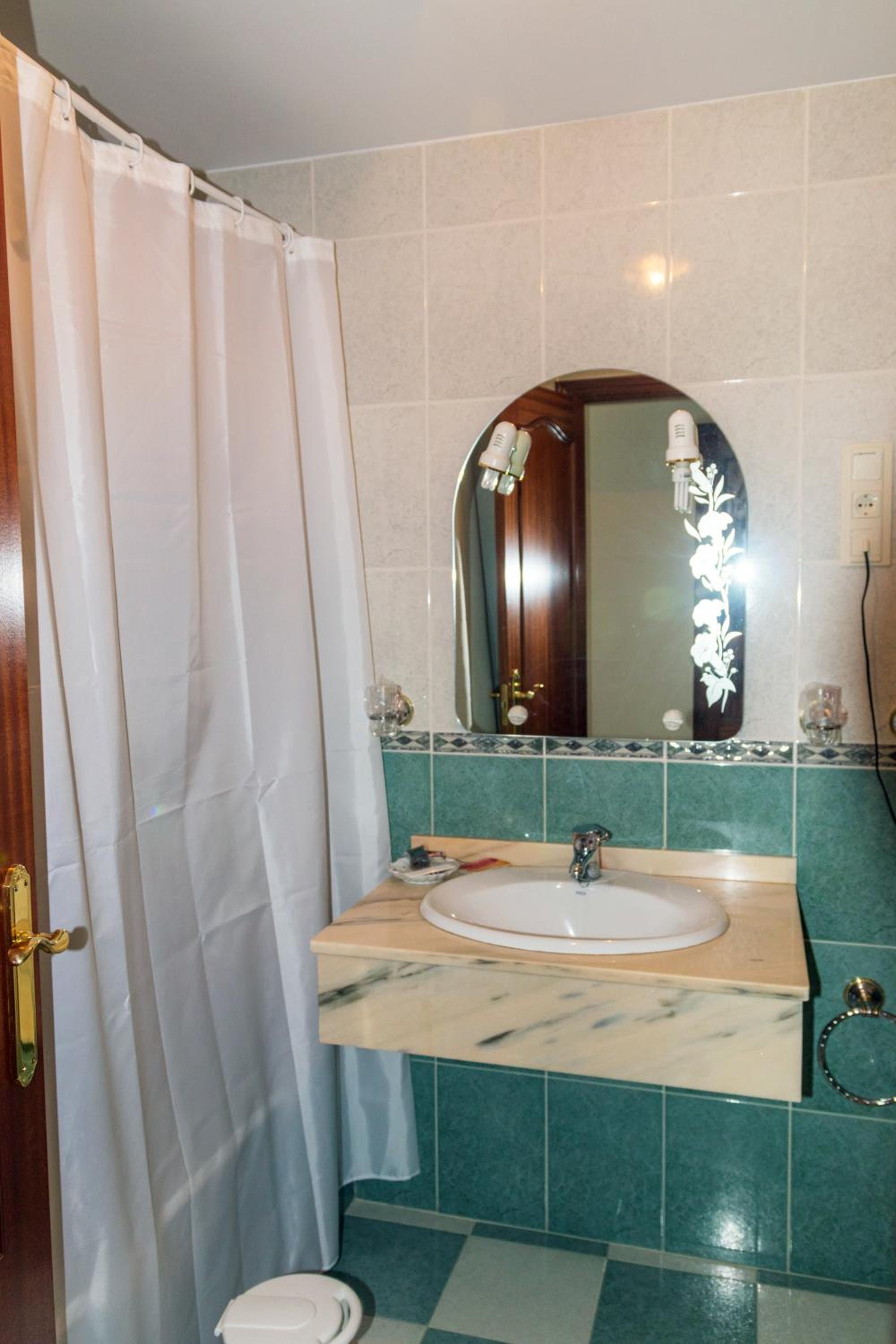 Twin Room - Photo 3