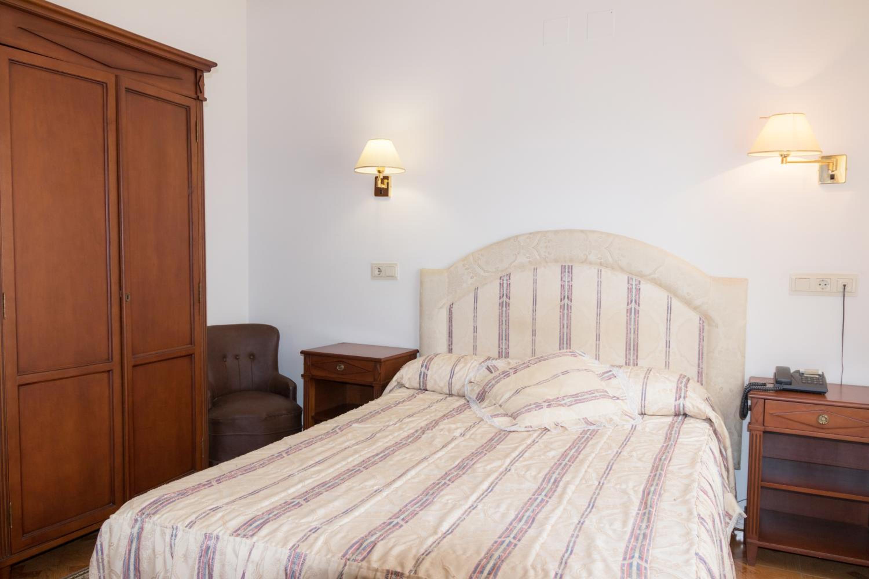 Standard Double Room - Photo 2