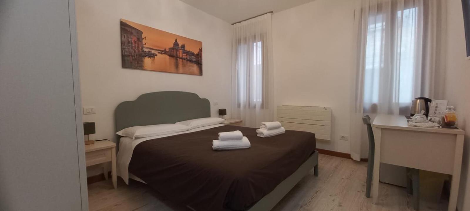 Double Room with Private Bathroom photo 2