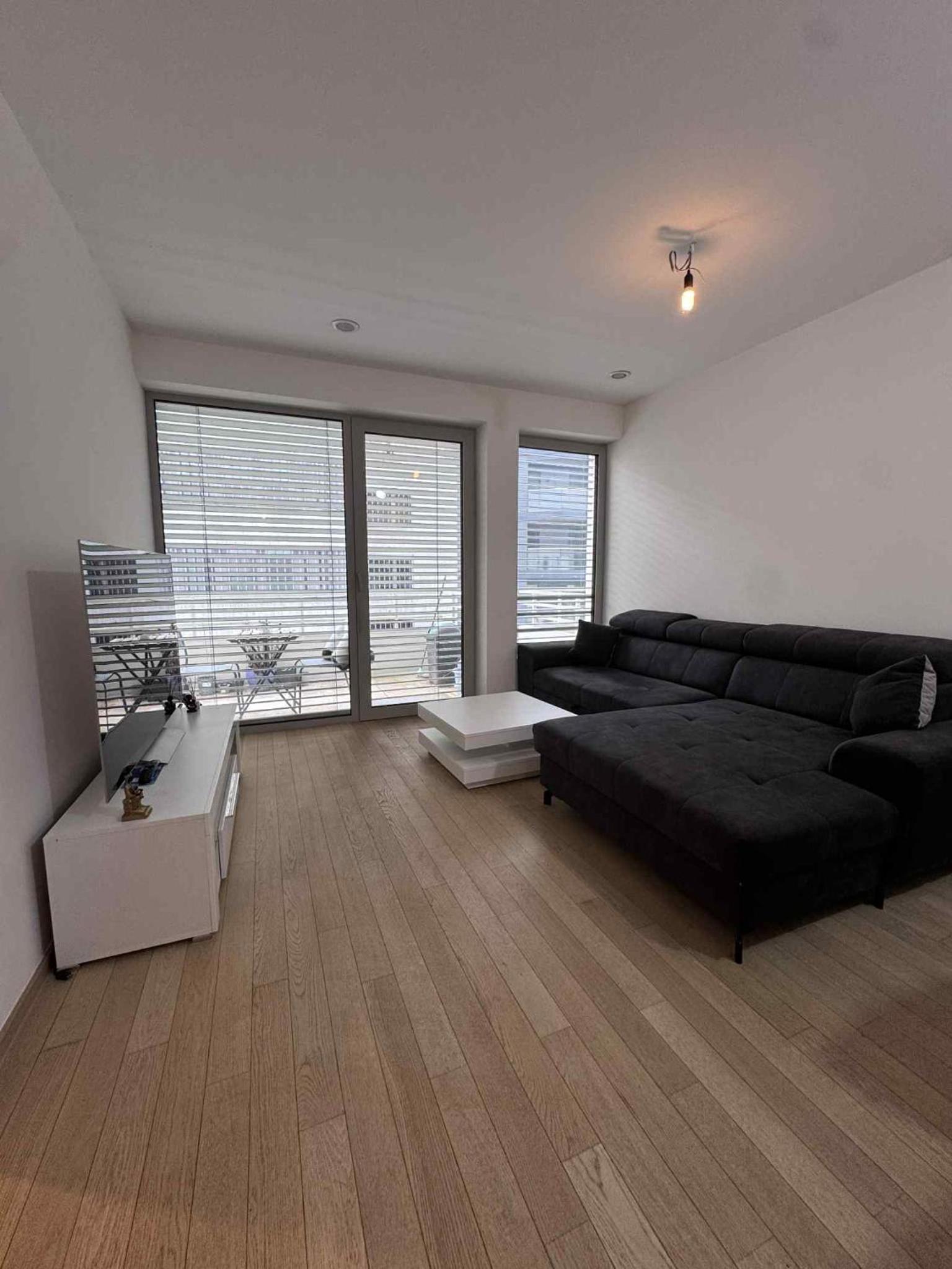 One-Bedroom Apartment photo 1