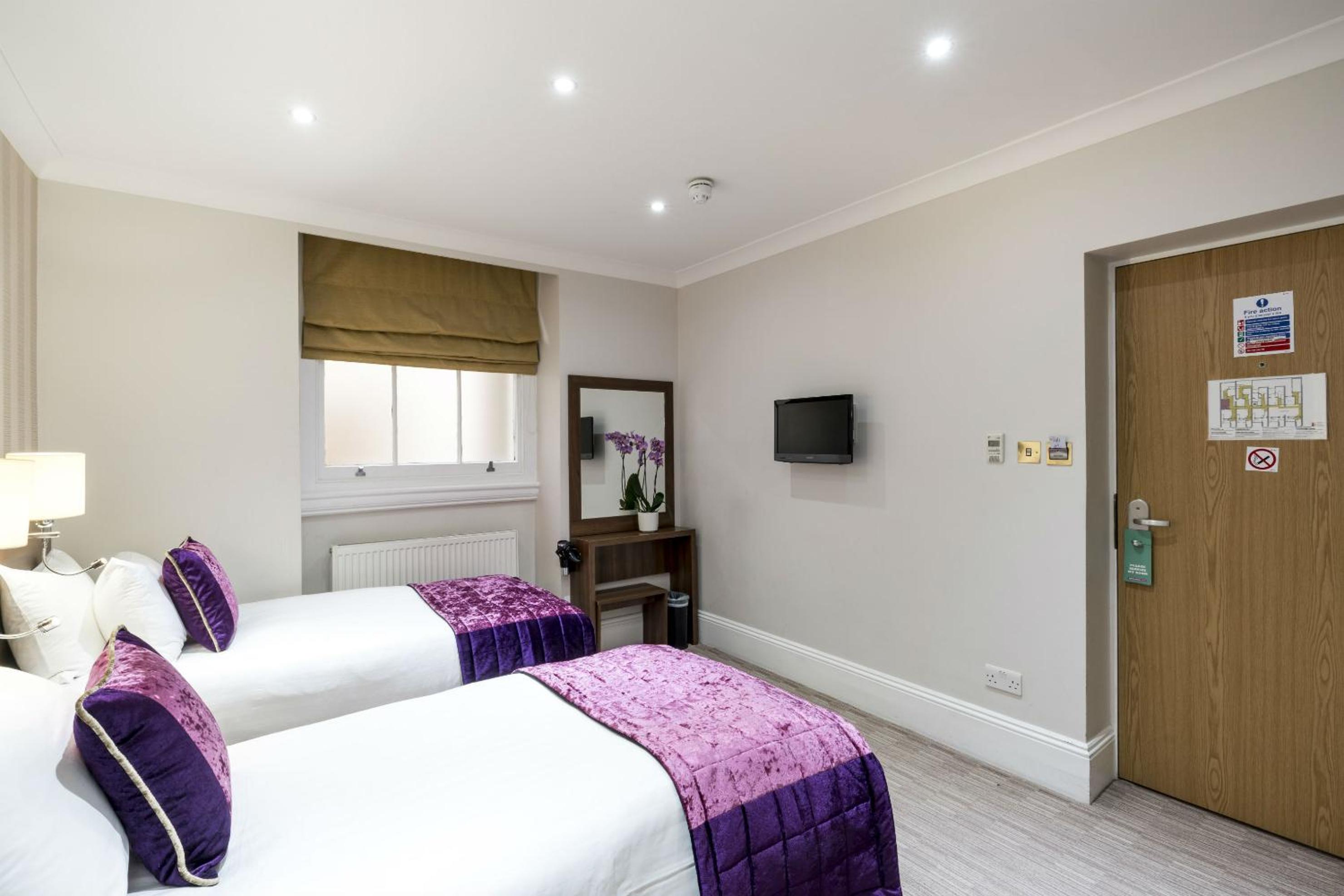 Twin Room - Lower ground floor photo 1