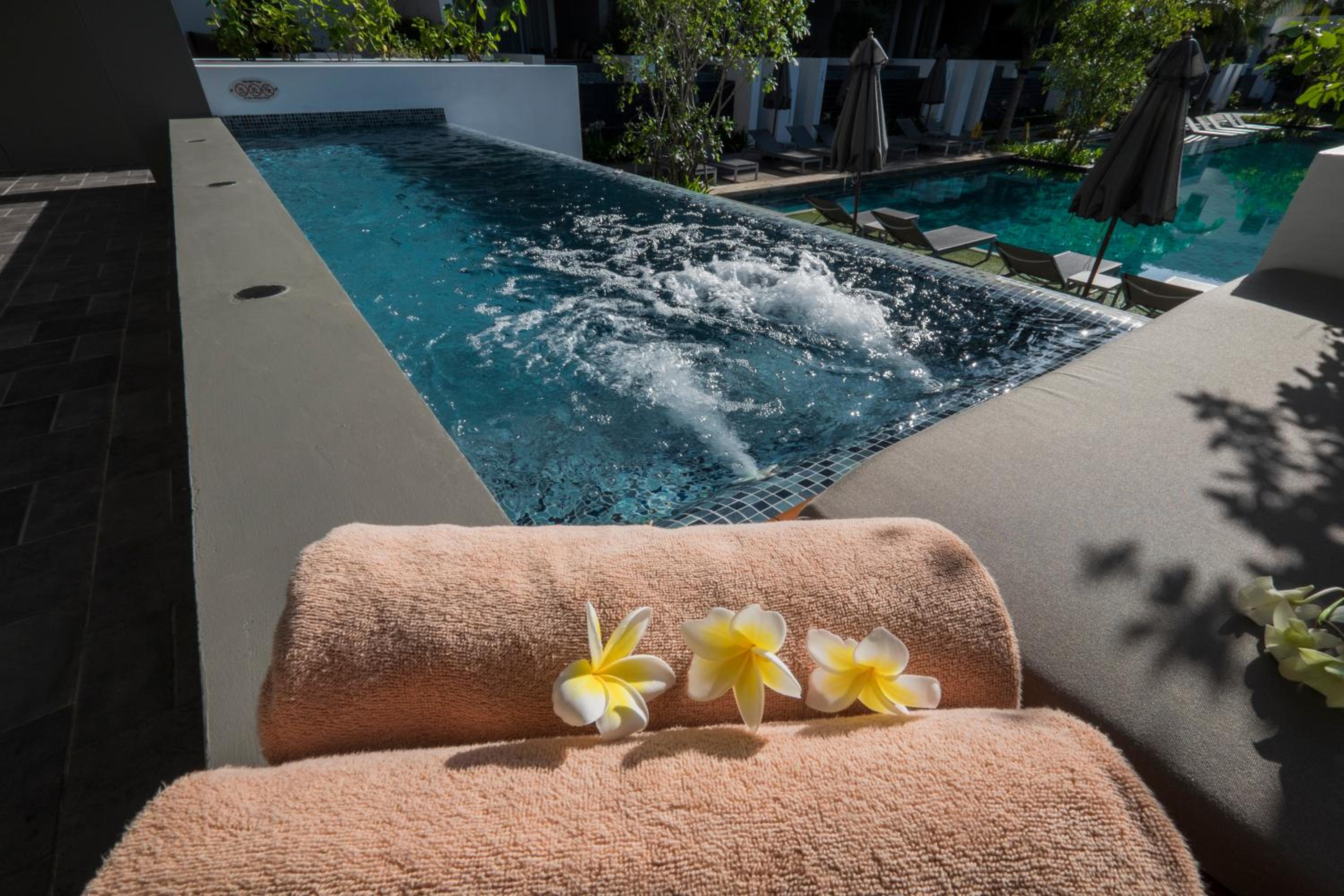 Suite Pool Access - Photo 10
