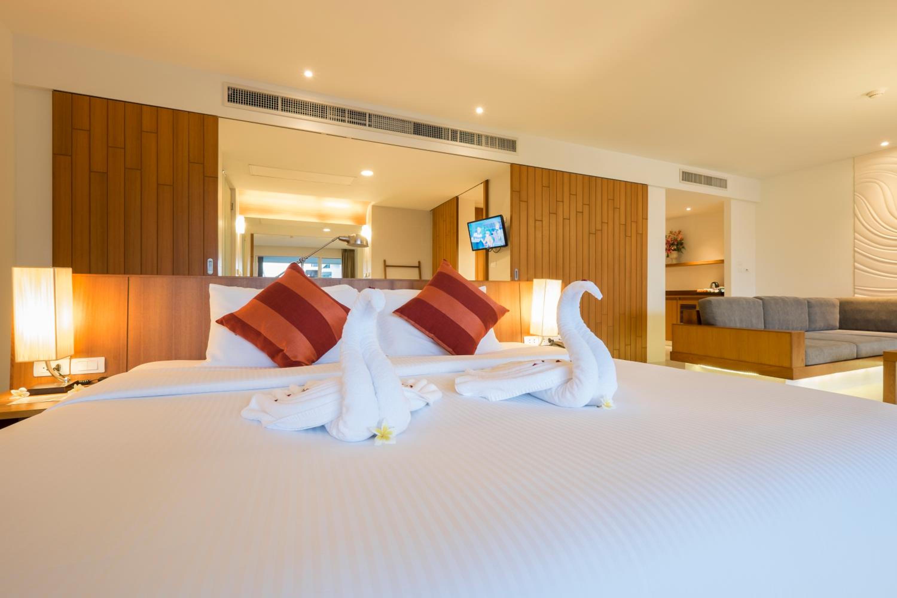 Suite Pool Access - Photo 4