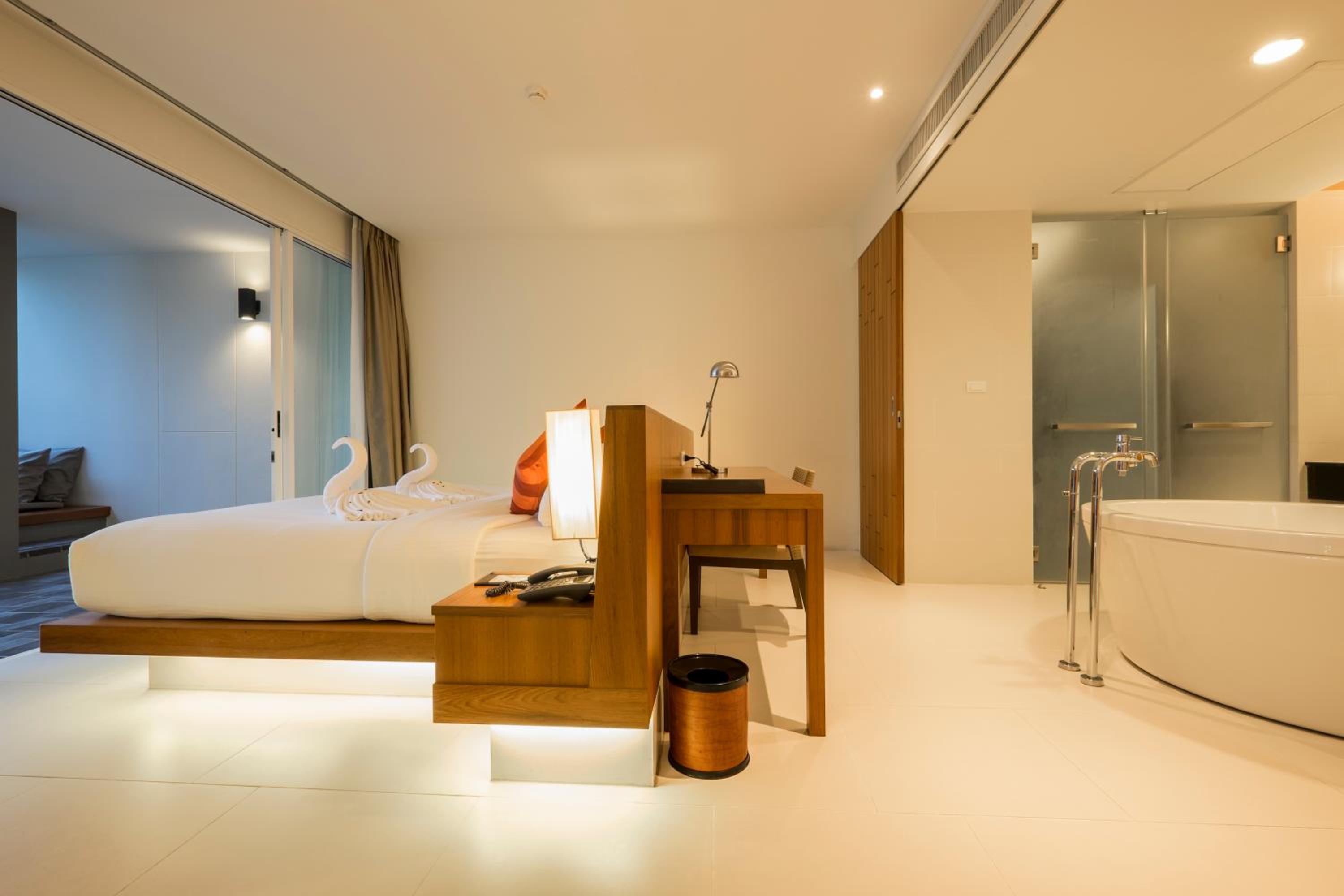 Suite Pool Access - Photo 6