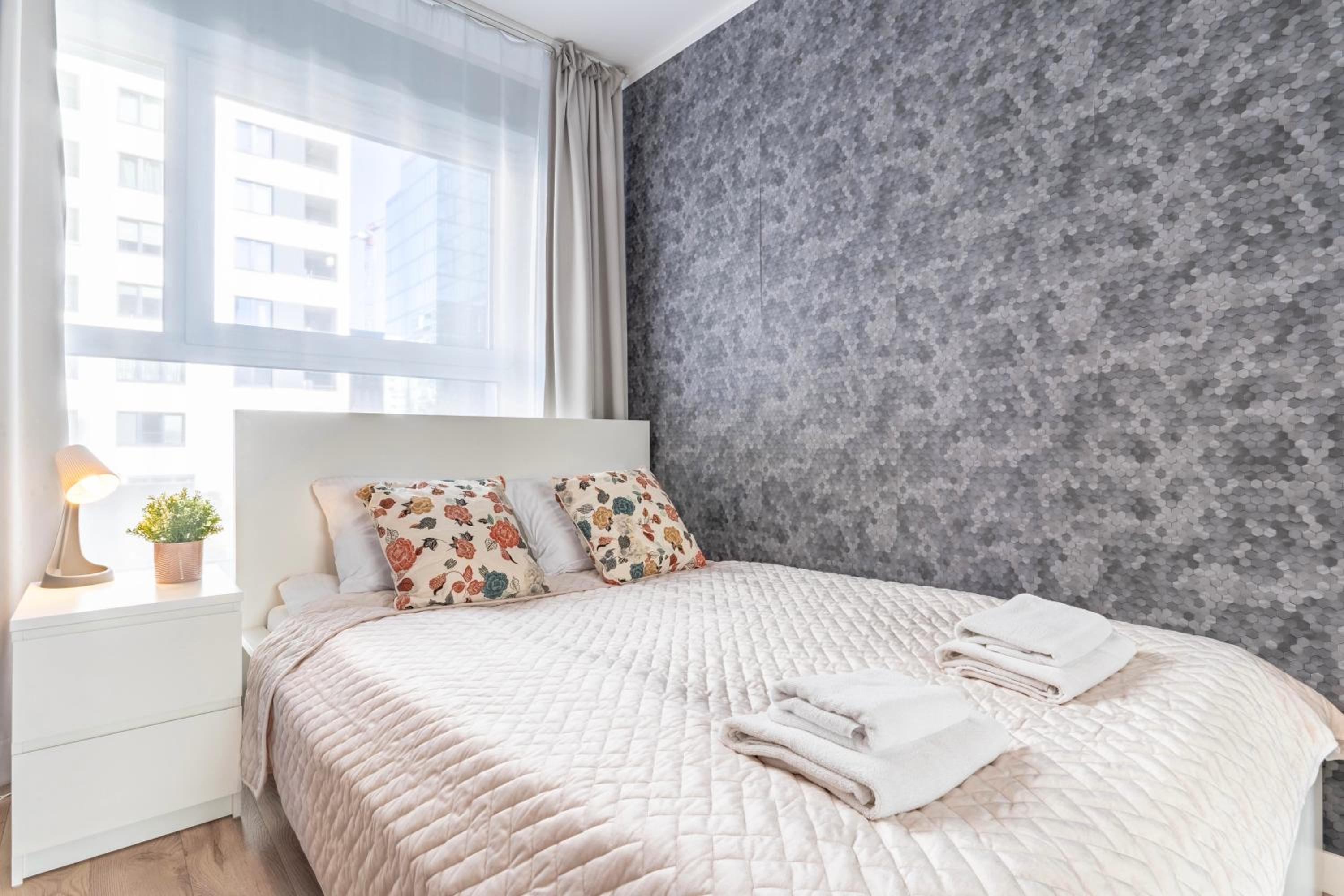 Apartament z 1 sypialnią i balkonem - 12b