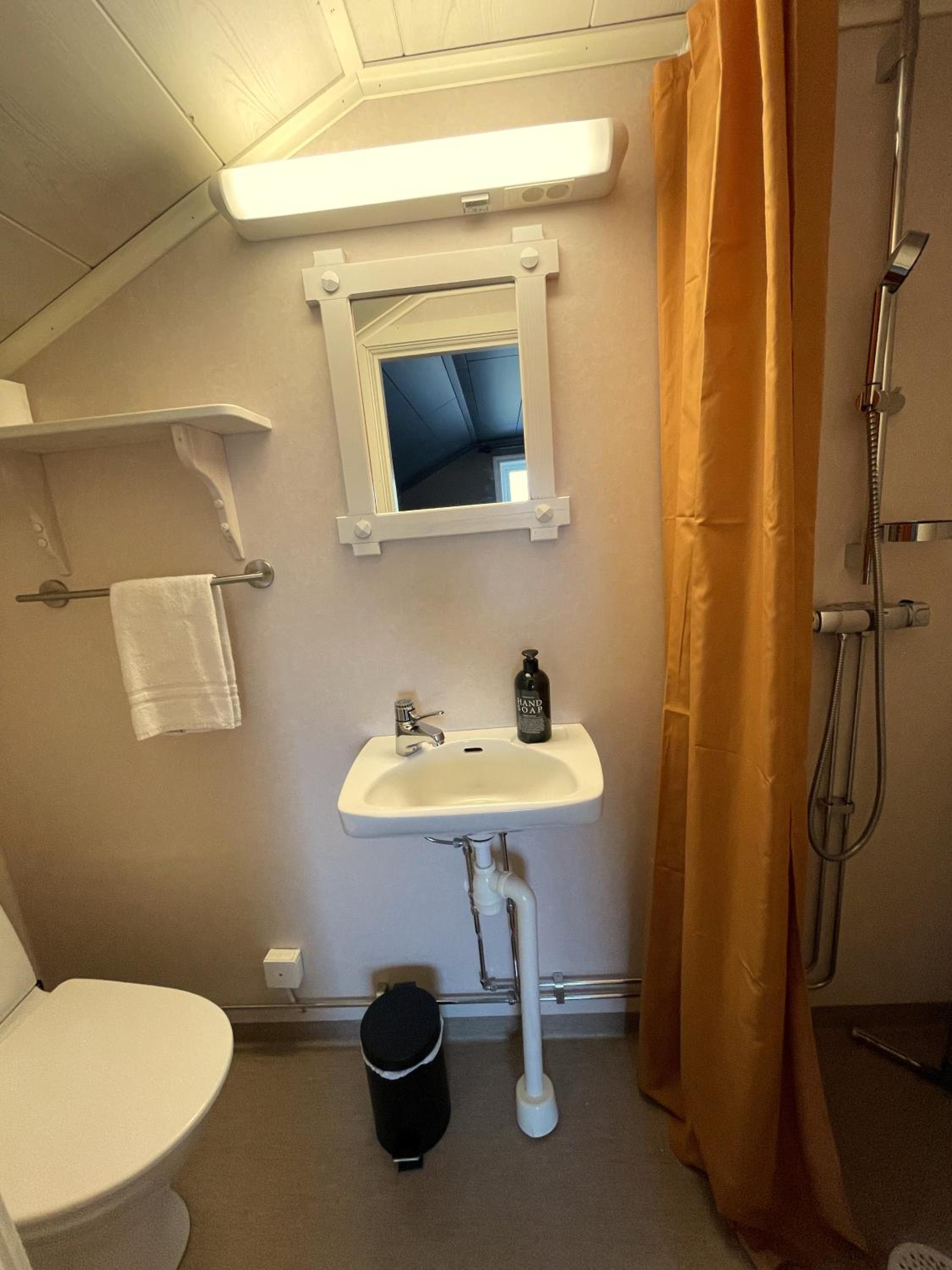 Family Room with Private Bathroom photo 1