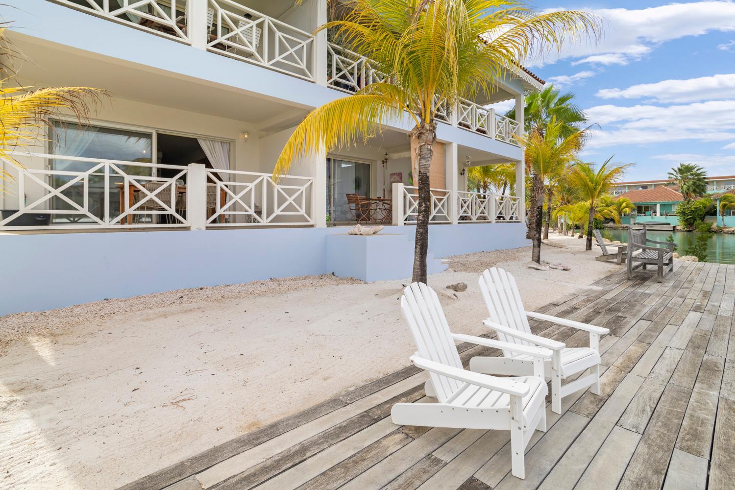 One-Bedroom Apartment with Balcony and Water View photo 2