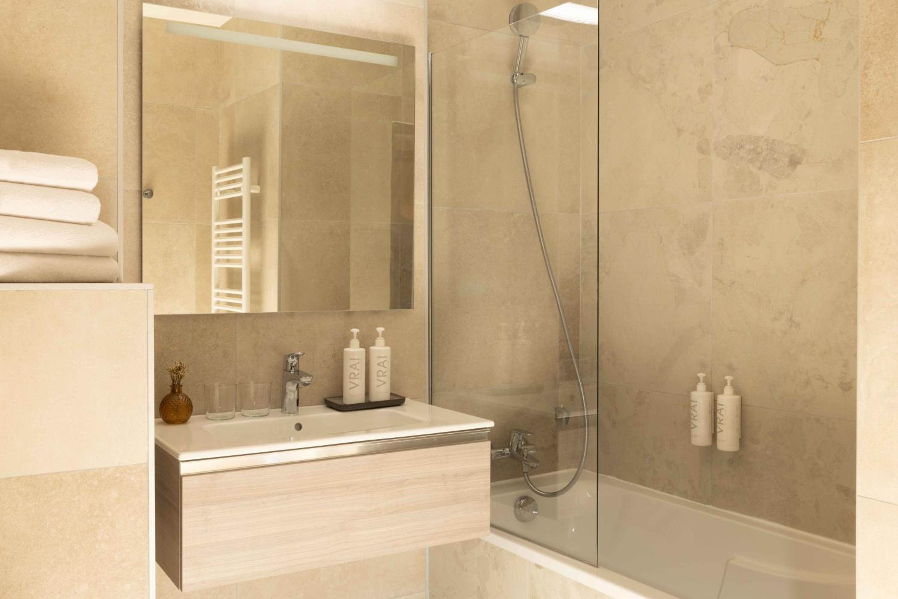 Apartment (6 Adults) - Photo 4