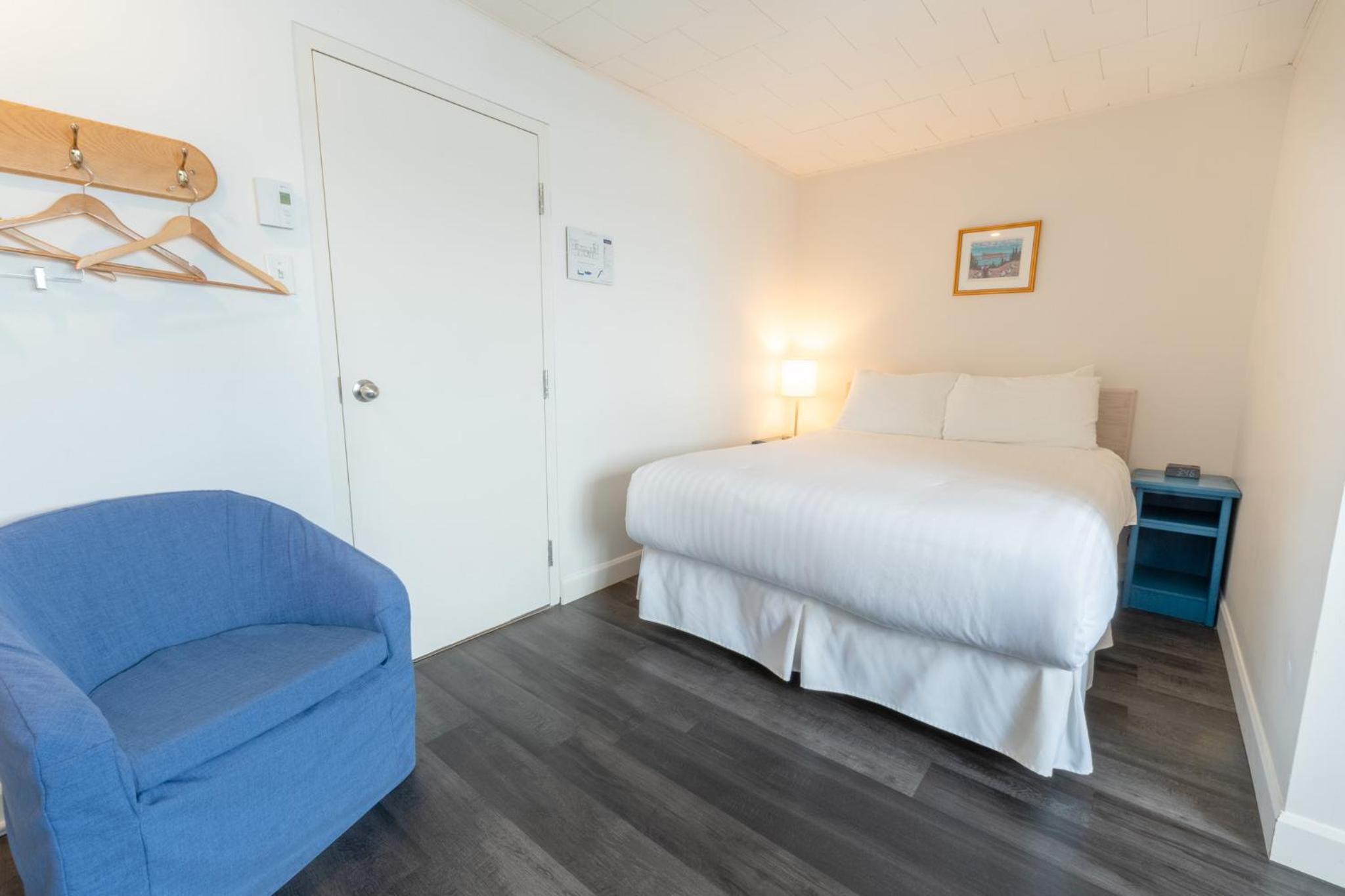 Standard Queen Room with Sea View