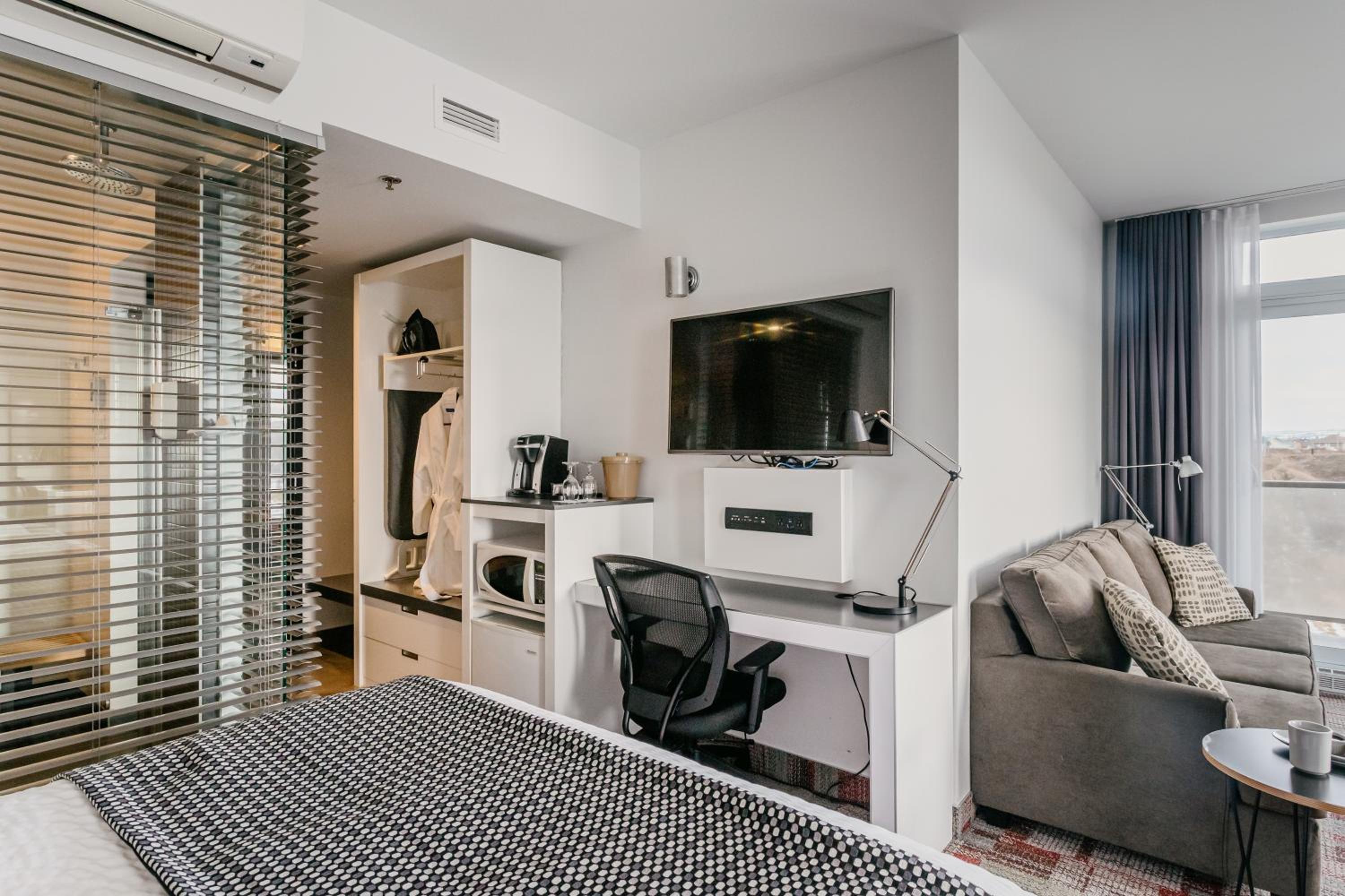 Suite with City View photo 1