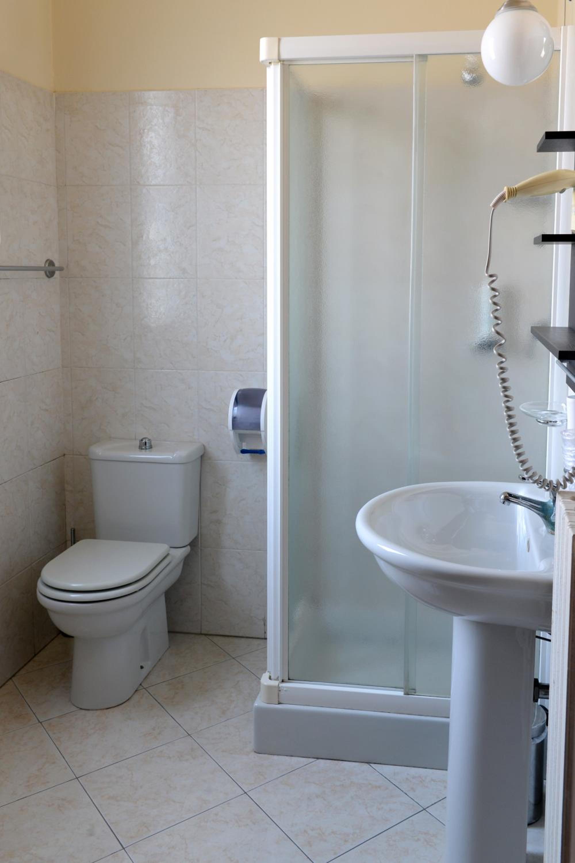 Double Room - Photo 2