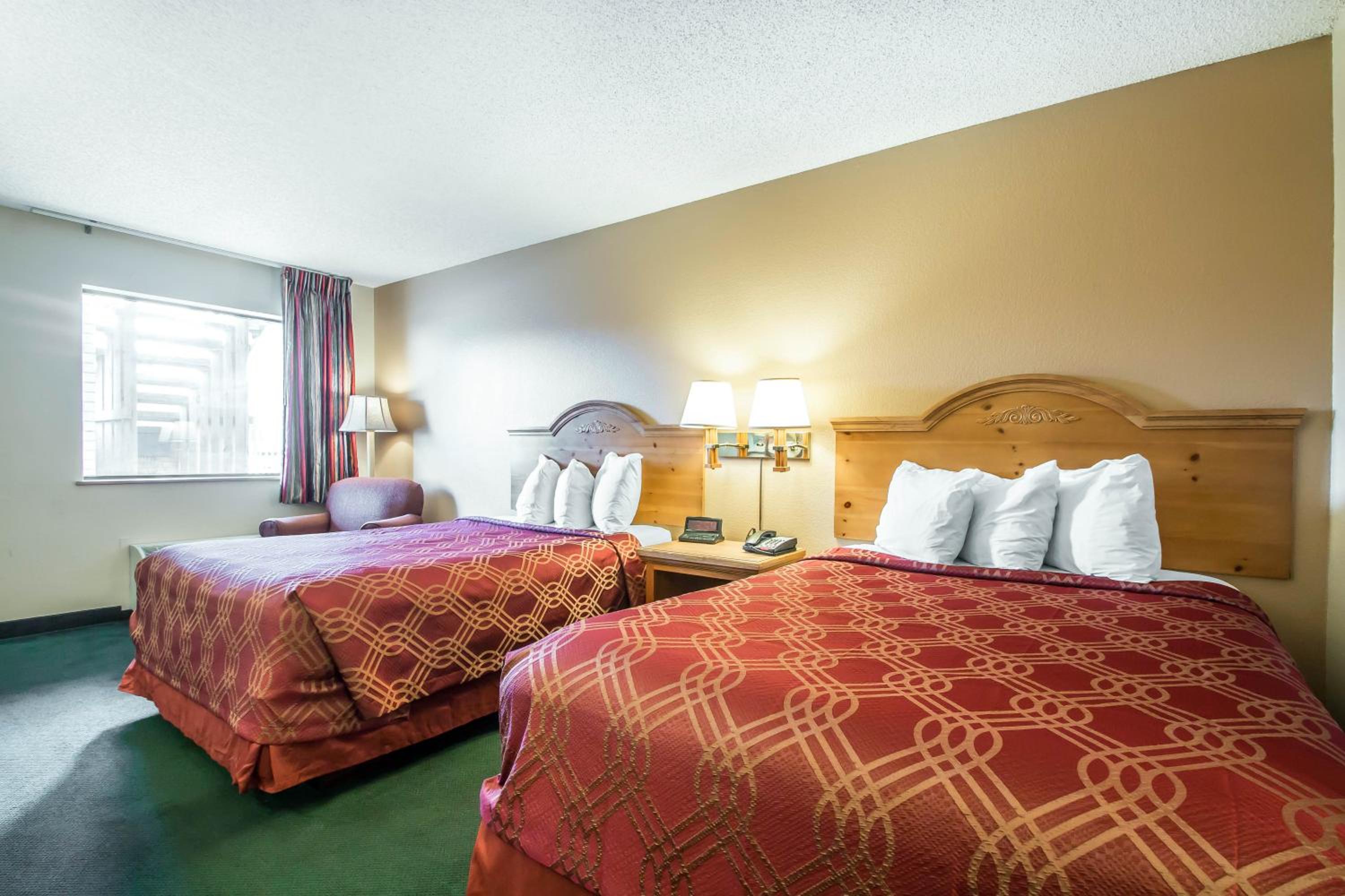 Double Room with Two Double Beds - Smoking - Photo 3