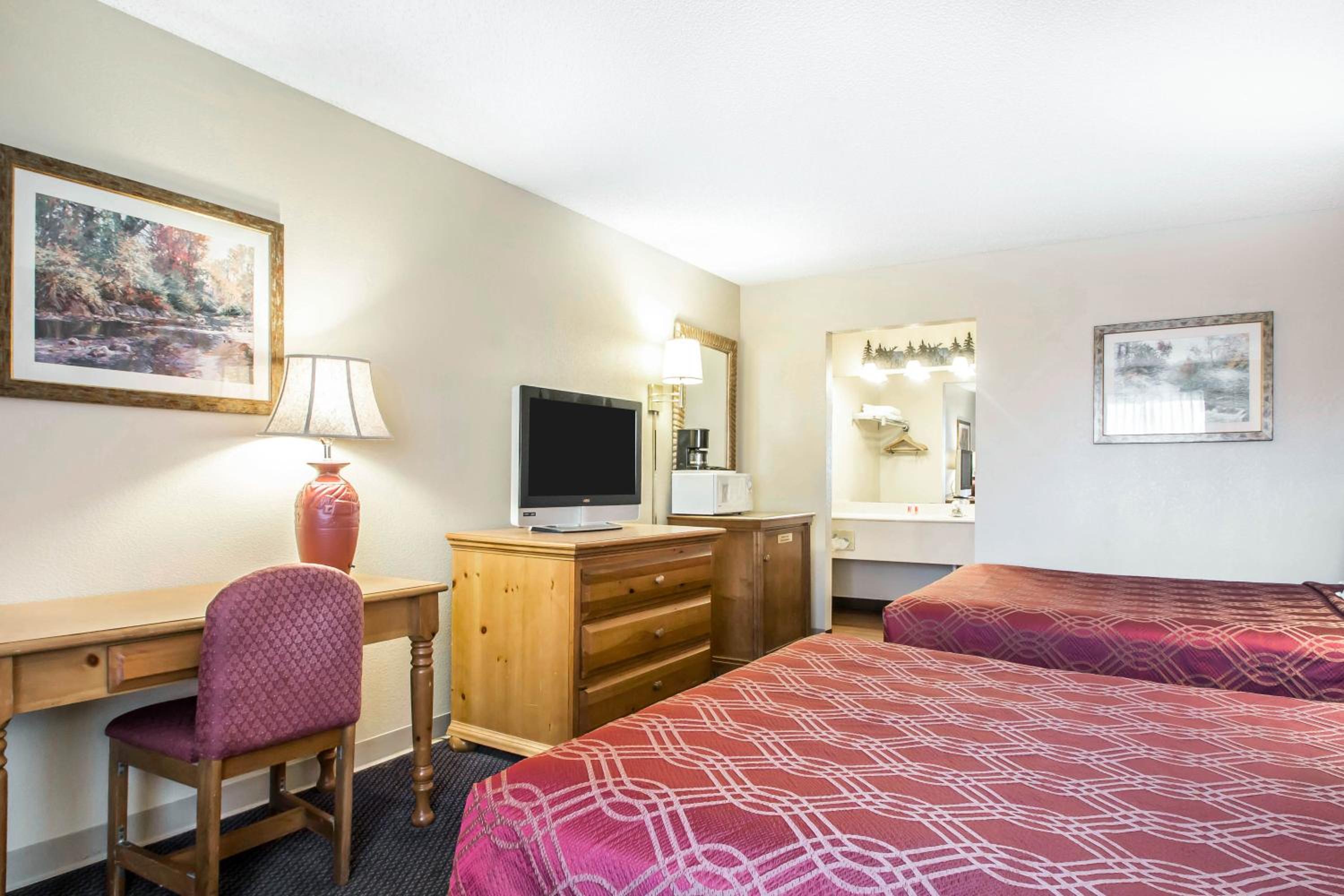 Double Room with Two Double Beds - Smoking - Photo 5