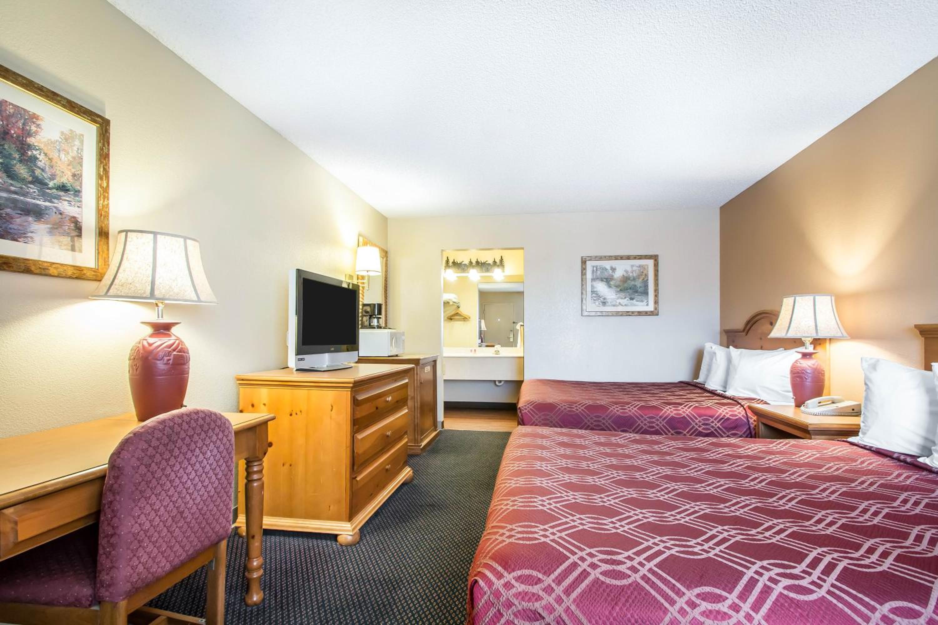 Double Room with Two Double Beds - Smoking - Photo 2