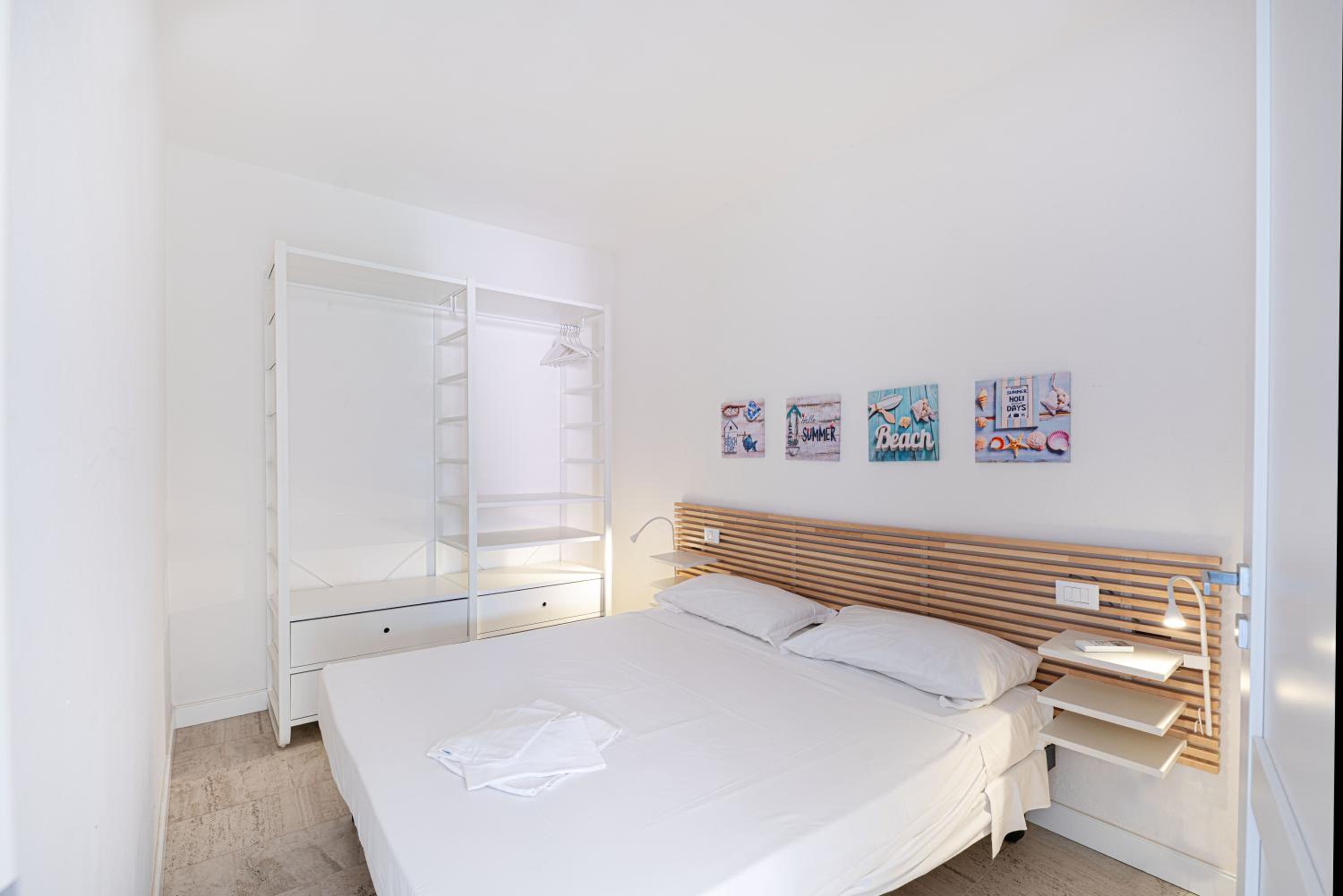One-Bedroom Apartment with Sea View photo 1