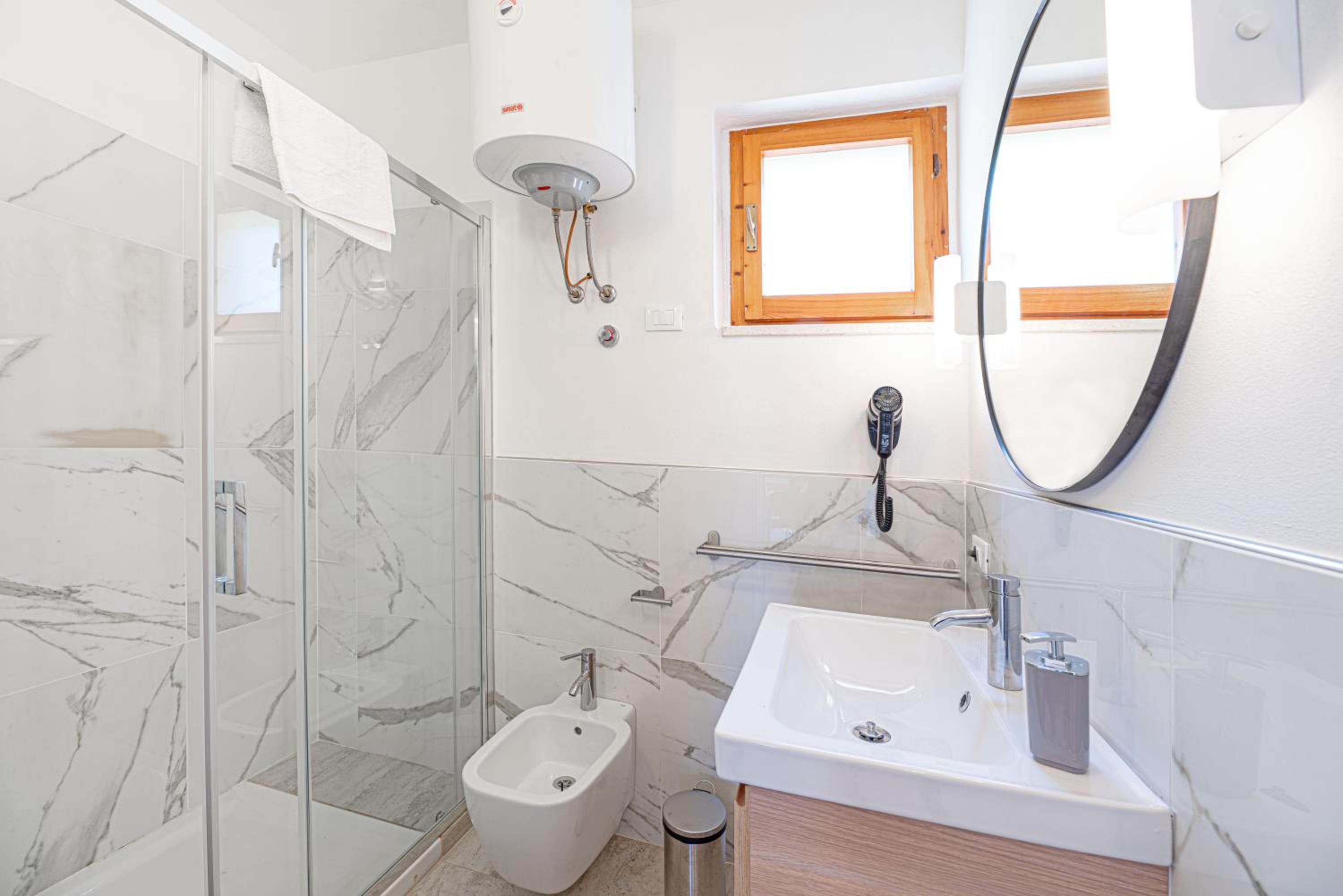 One-Bedroom Apartment with Sea View photo 2