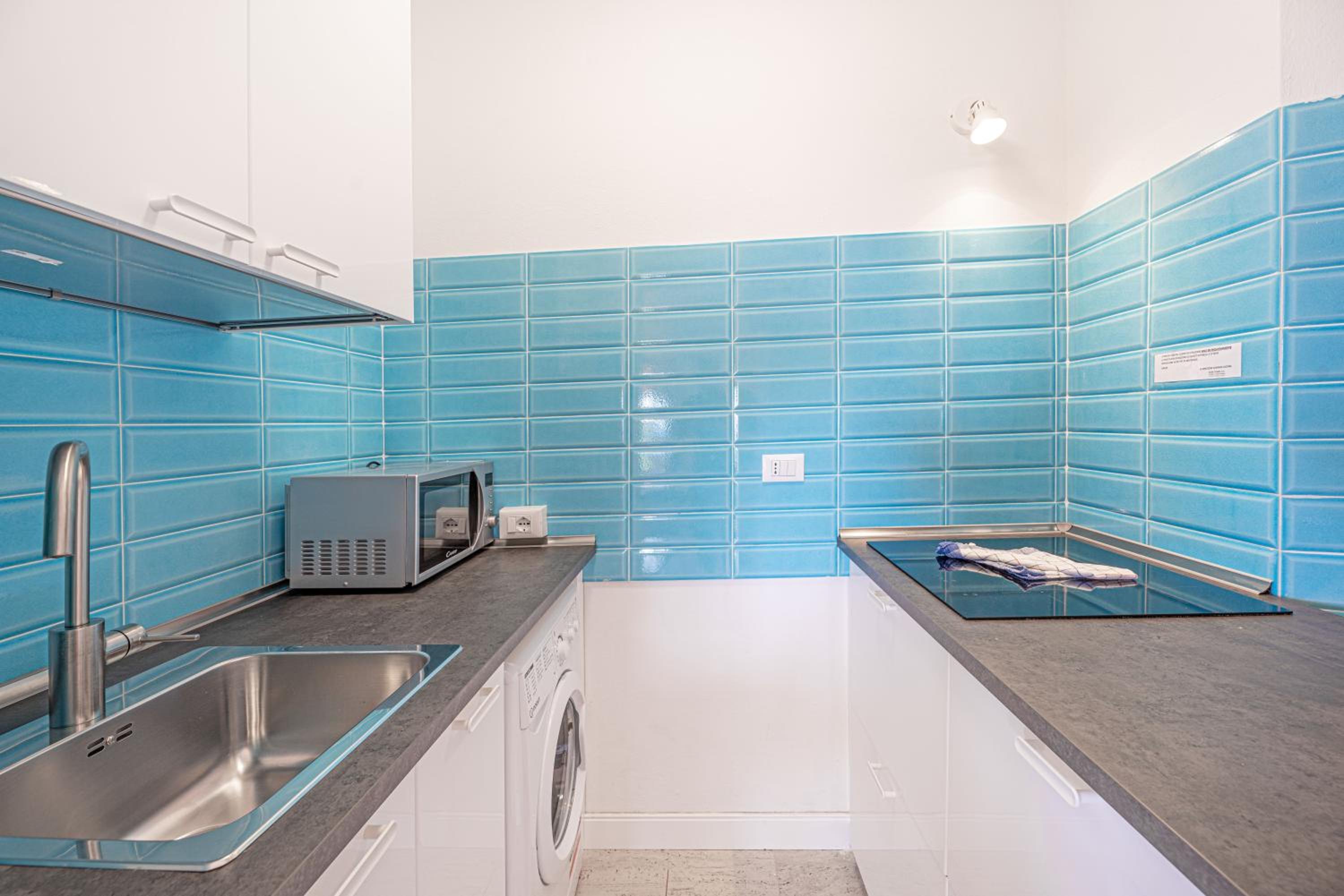 One-Bedroom Apartment with Sea View photo 3