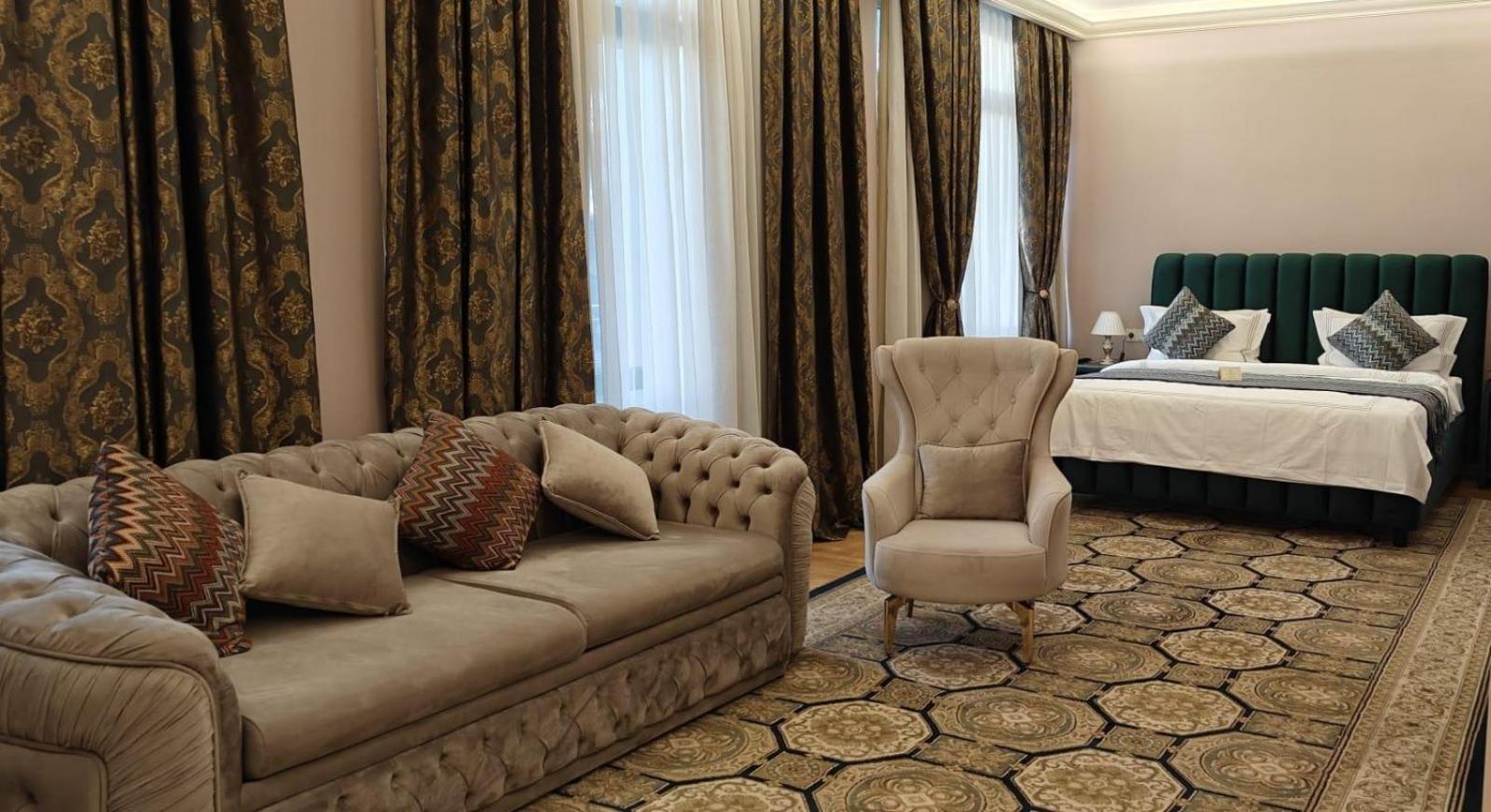 Superior King Suite