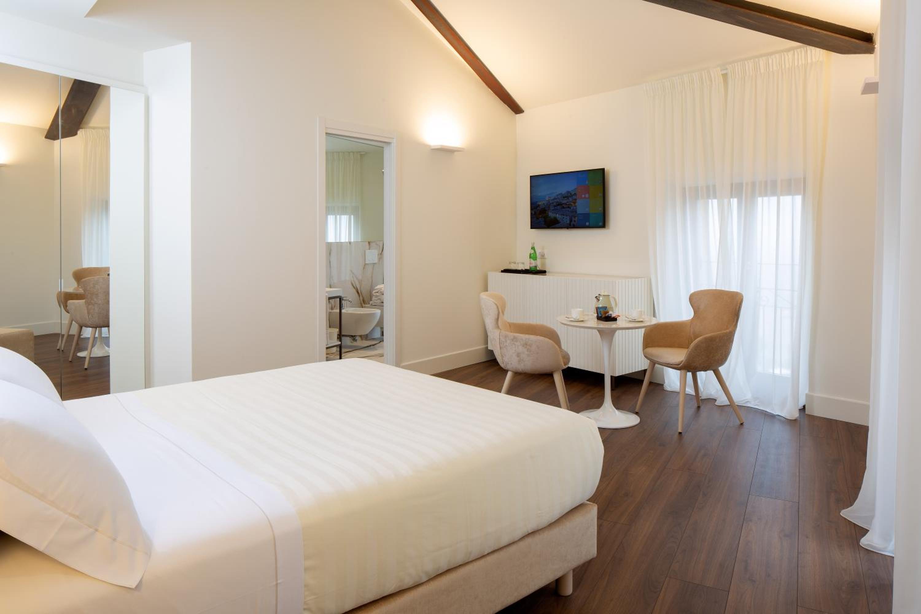 Junior Suite with Valley View - No Elevator - Photo 2