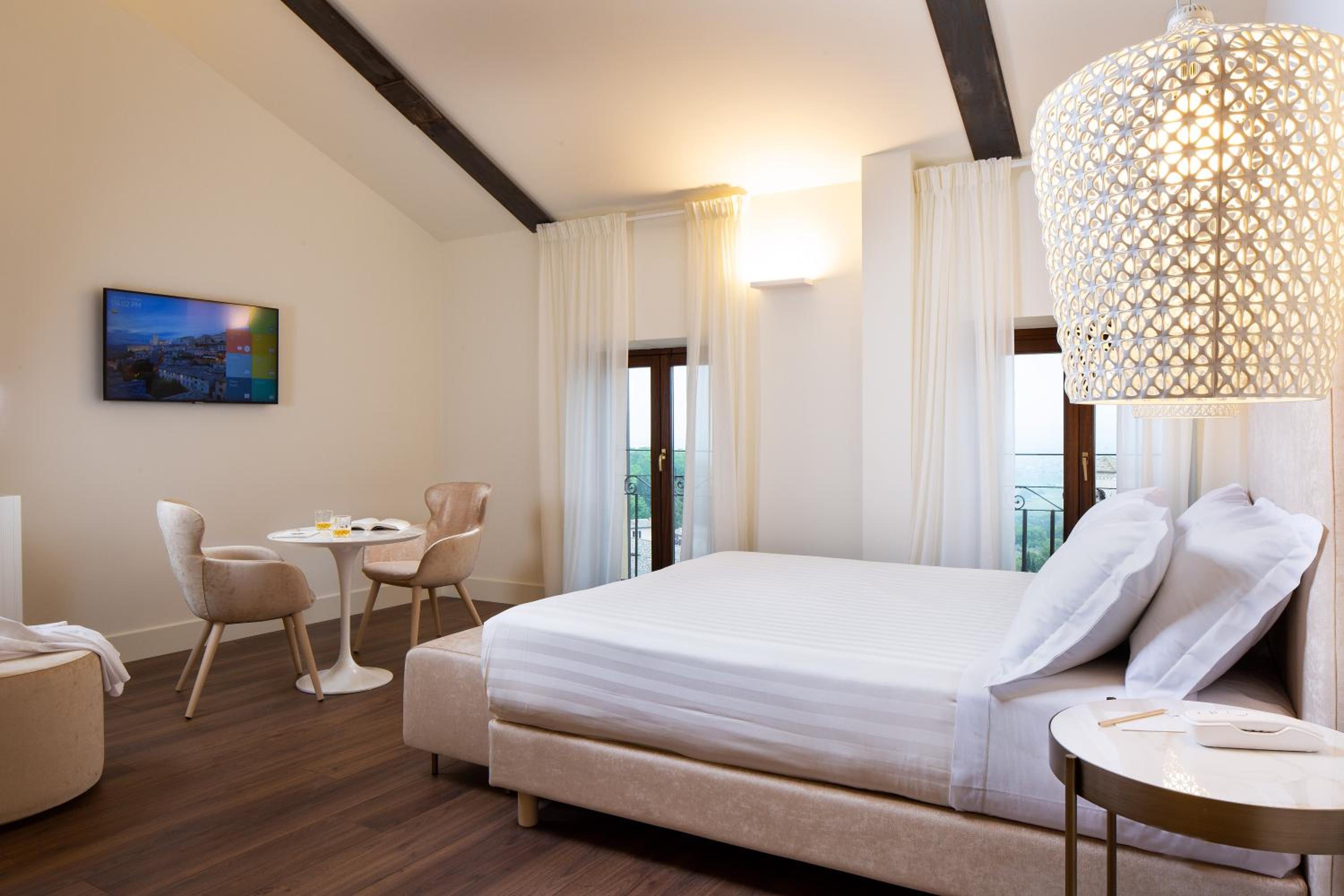 Junior Suite with Valley View - No Elevator - Photo 4