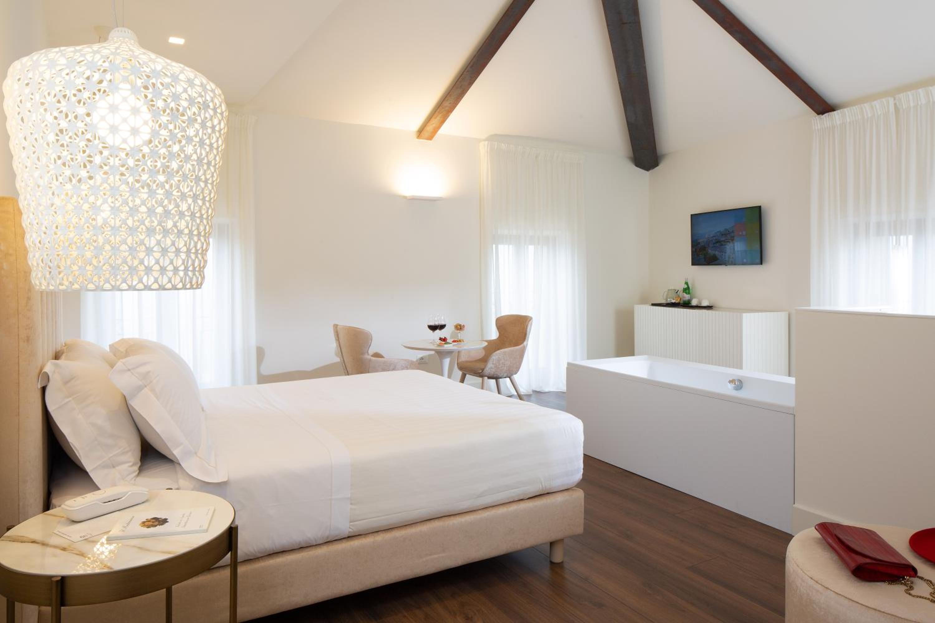 Suite with Hot Tub - No Elevator - Photo 1