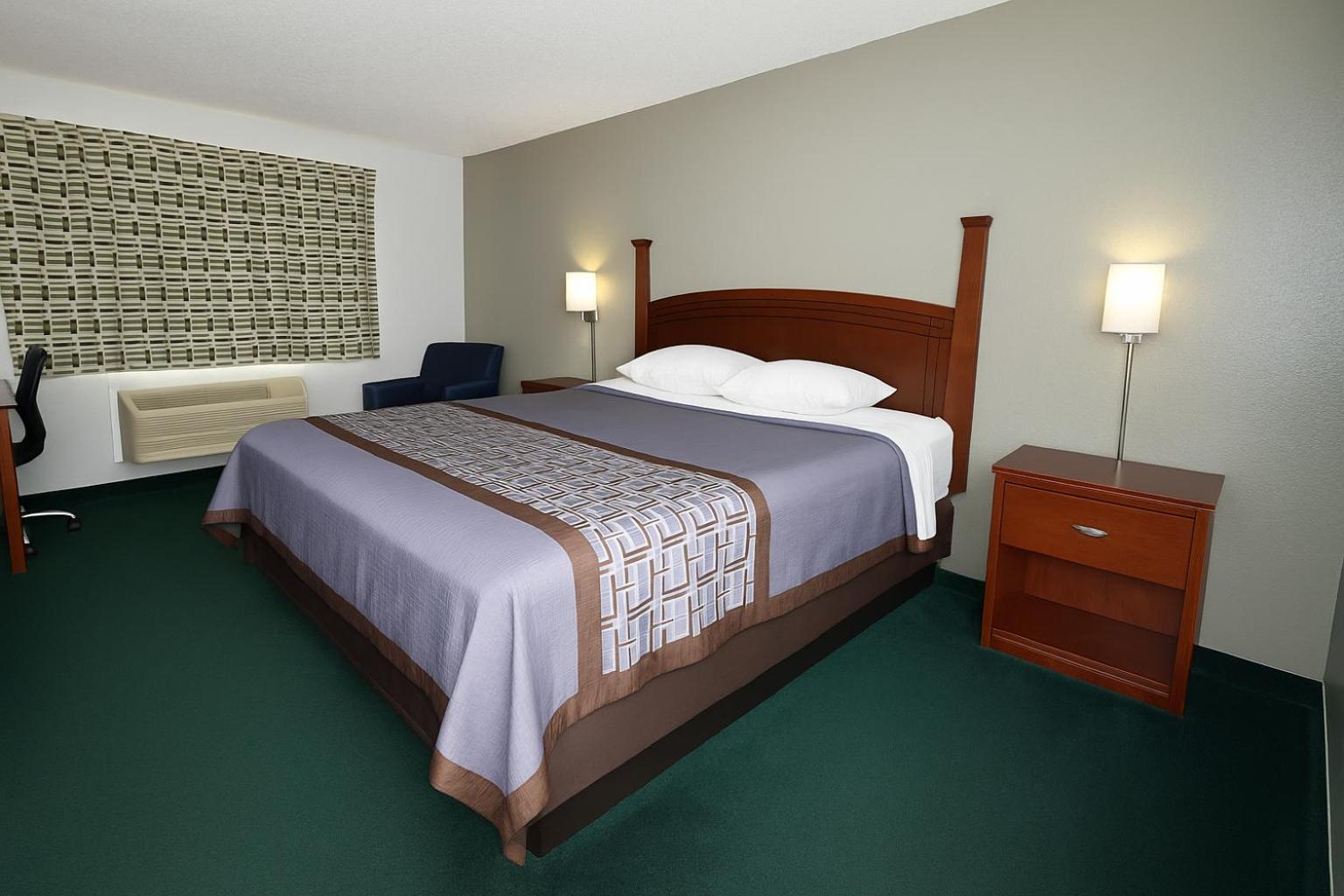 King Room - Non Smoking - Photo 2
