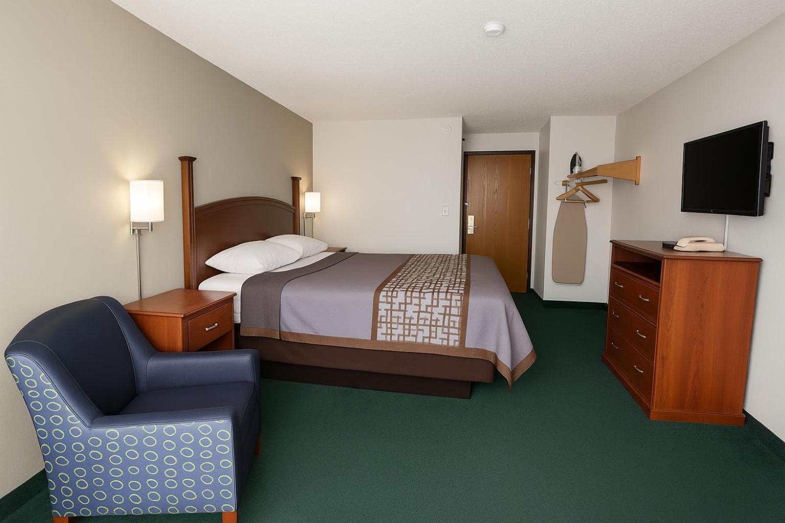 King Room - Non Smoking - Photo 3