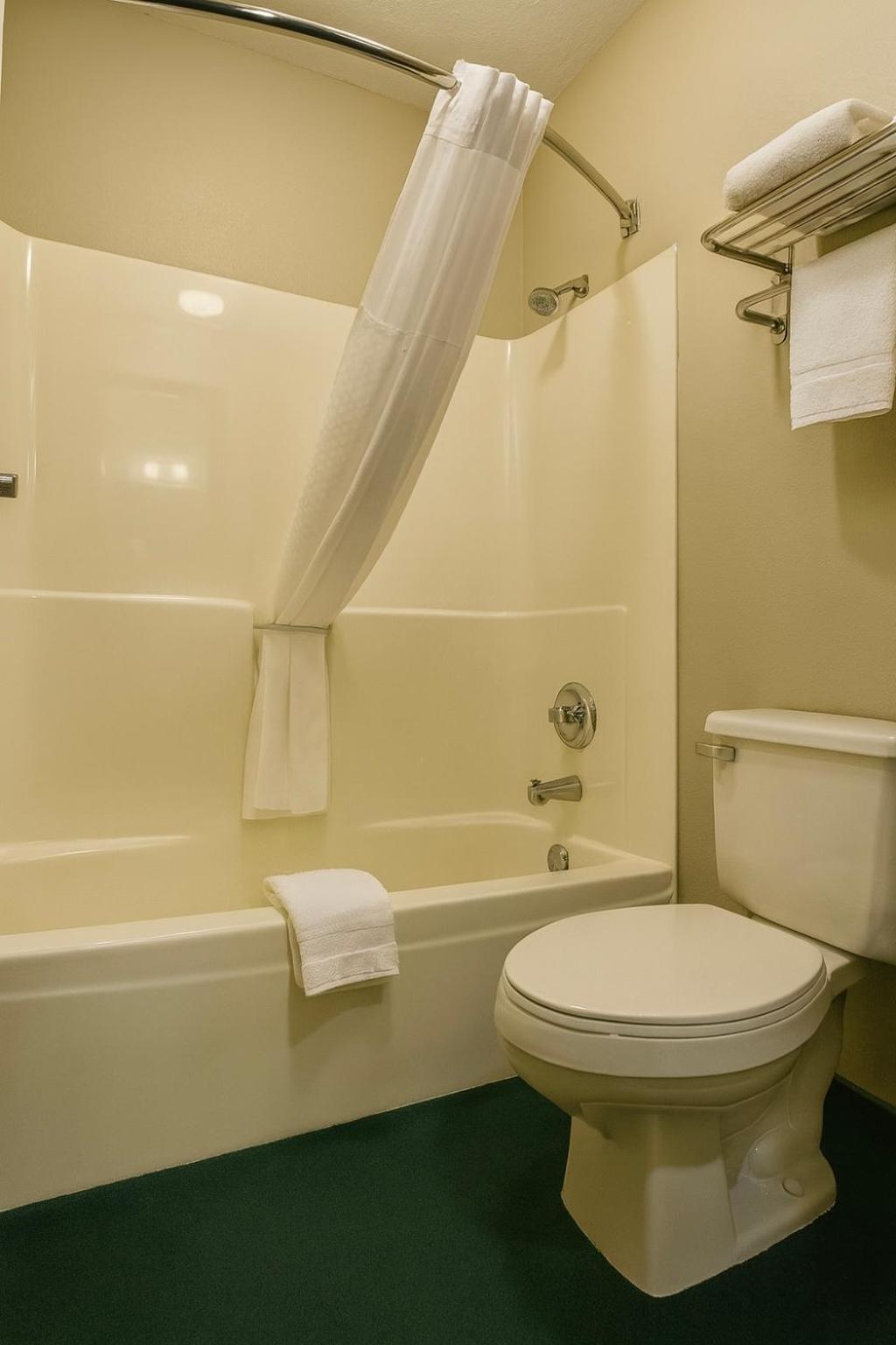 King Room - Non Smoking - Photo 4