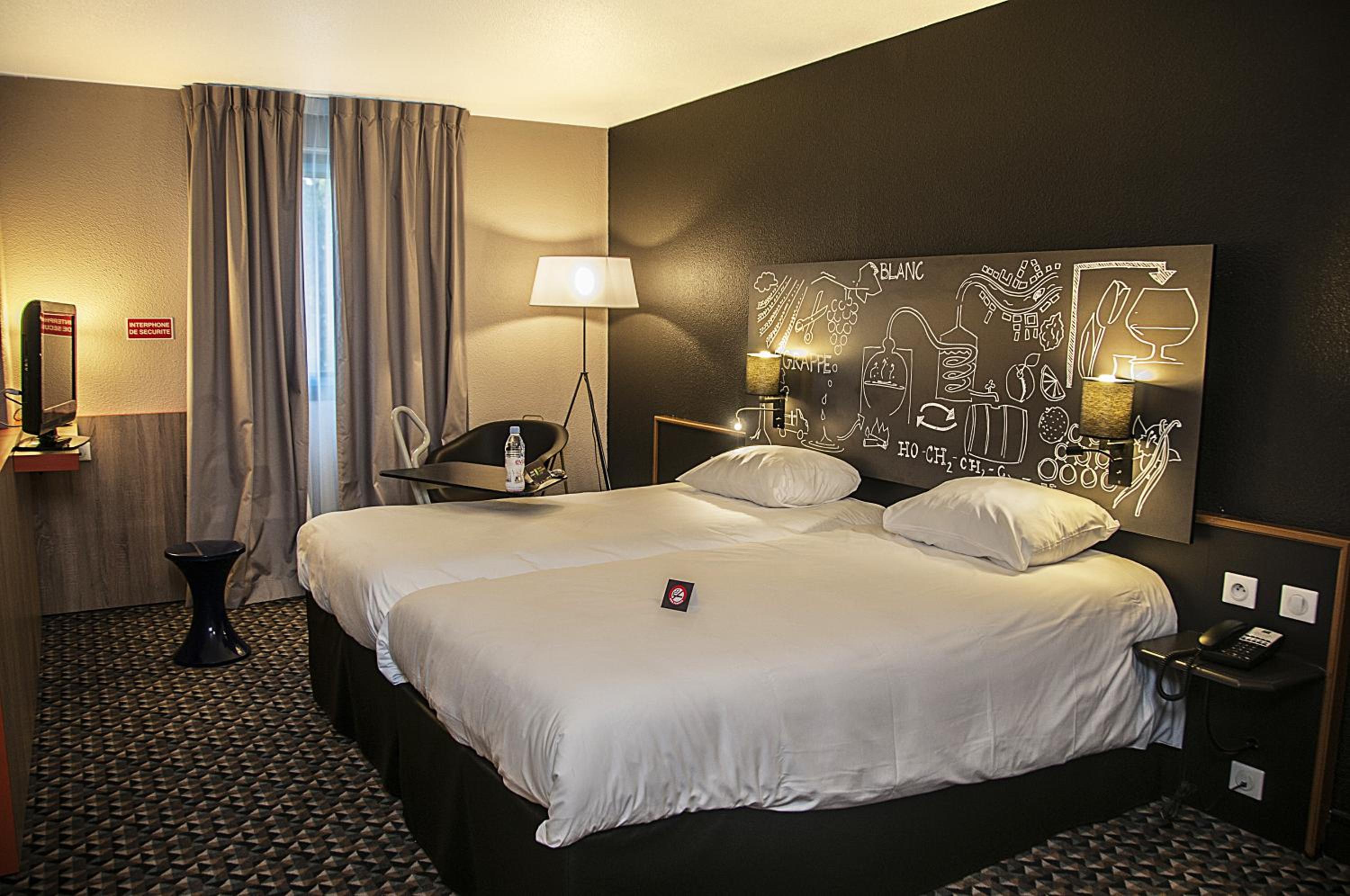 Standard Room with Two Single Beds - Photo 10
