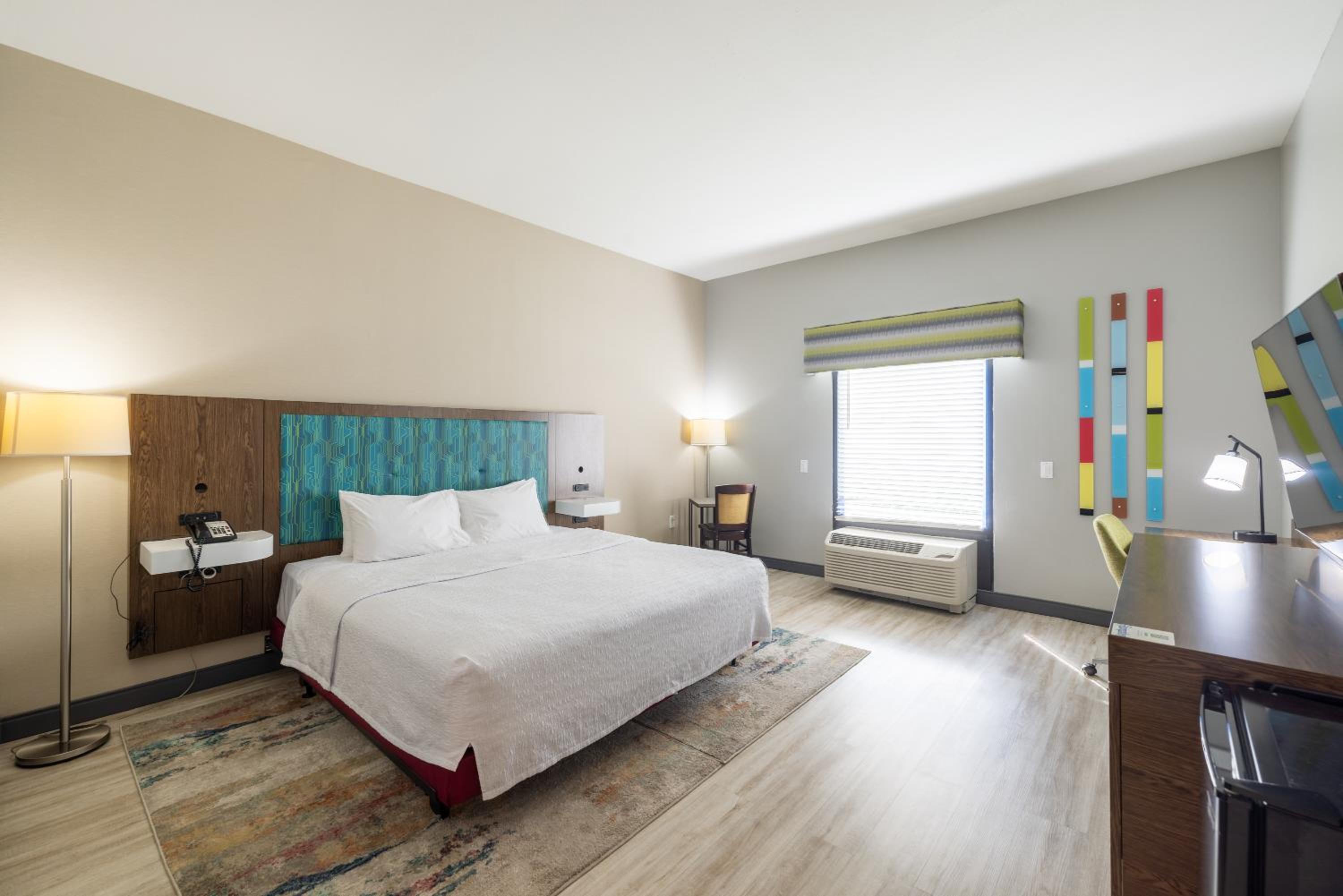 King Room with King Bed - Non-Smoking - Photo 1