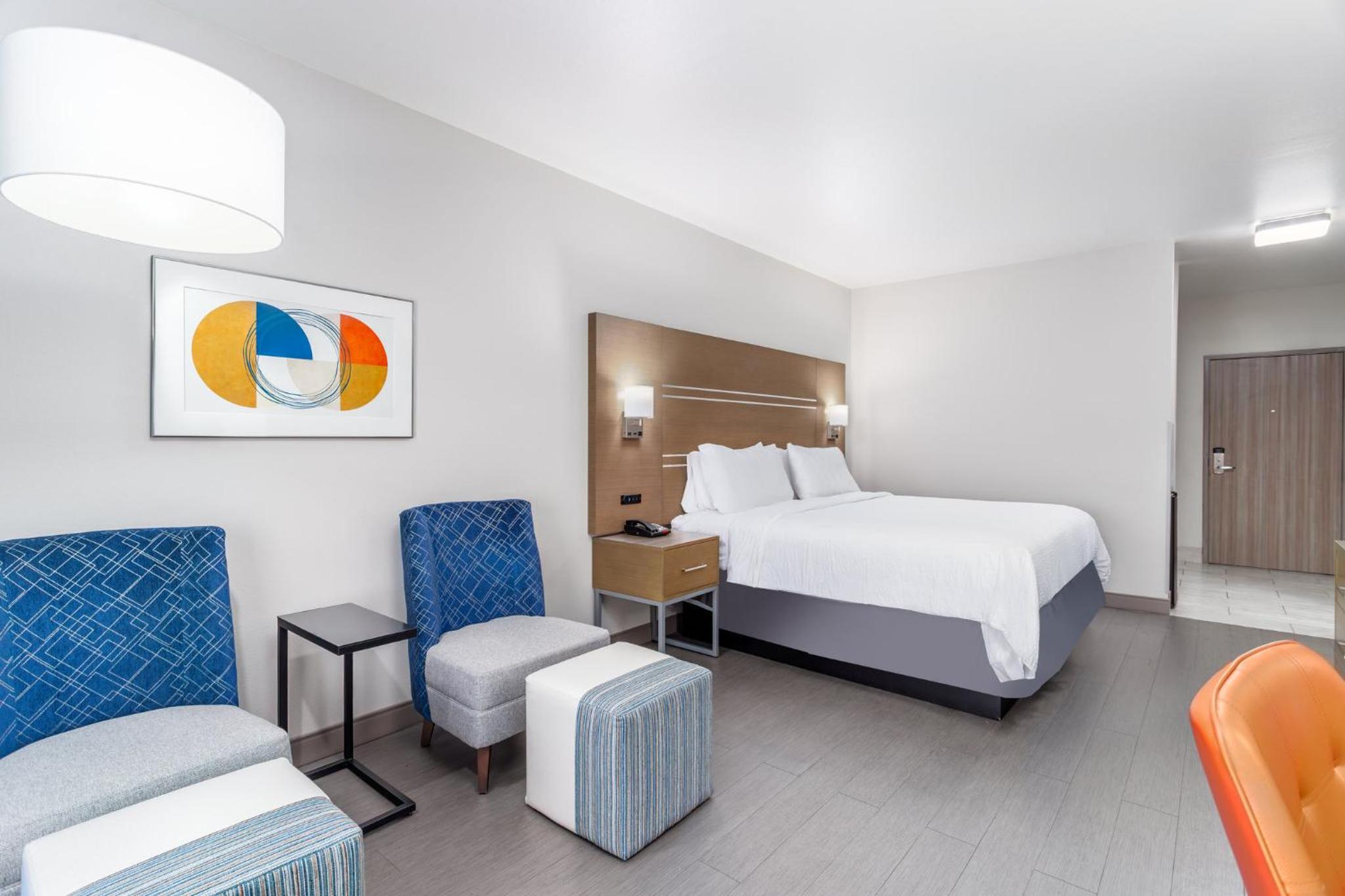 Standard King Room - High Floor photo 3